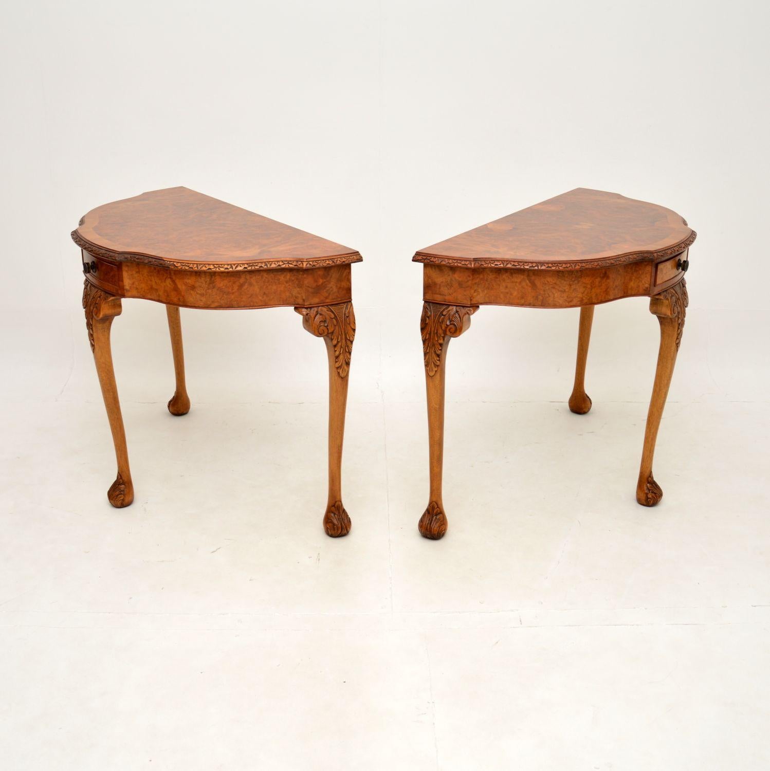 Pair of Antique Queen Anne Style Burr Walnut Console Tables In Good Condition For Sale In London, GB