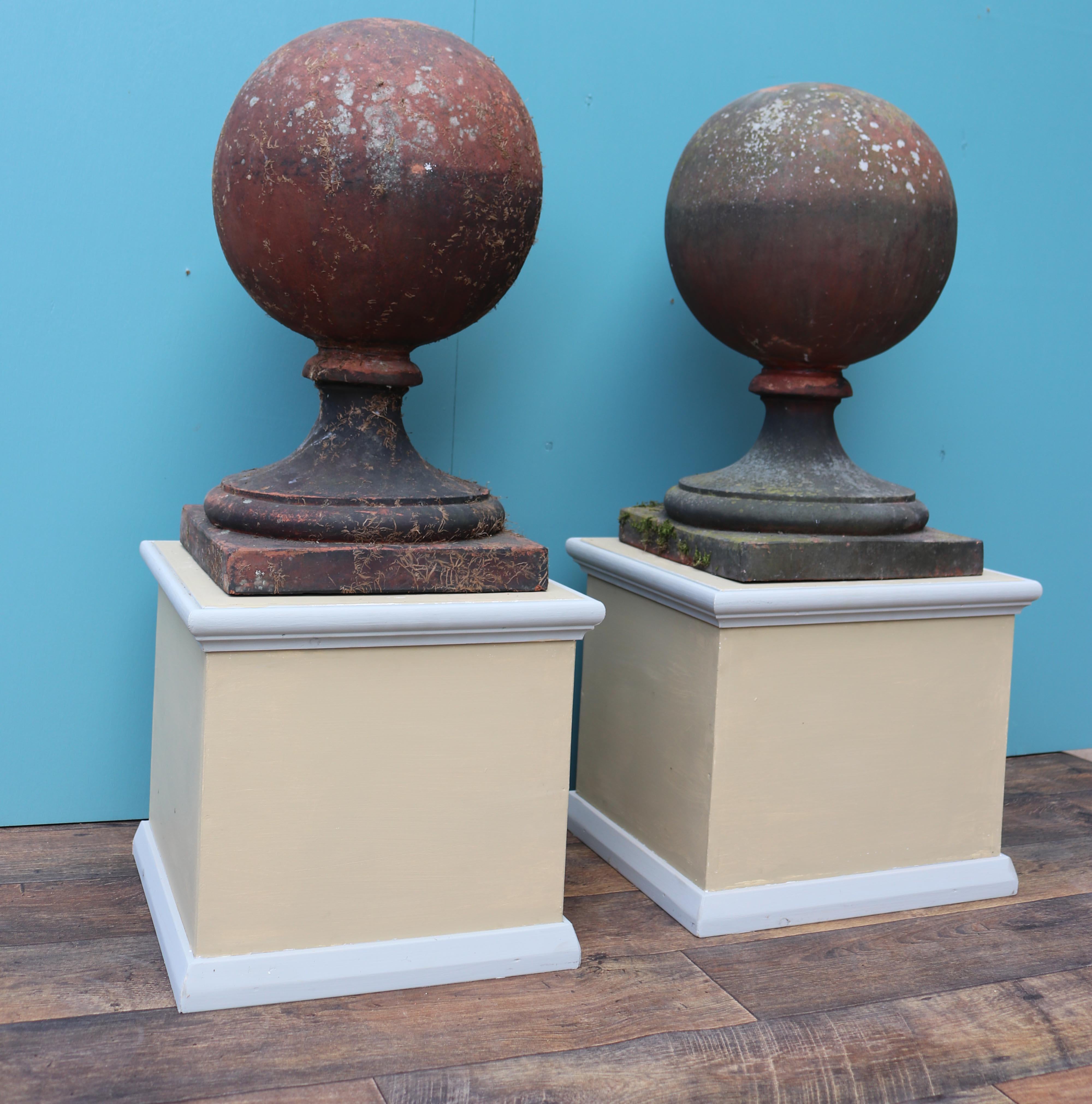 Pair of Antique Reclaimed Terracotta Ball Finials In Fair Condition In Wormelow, Herefordshire