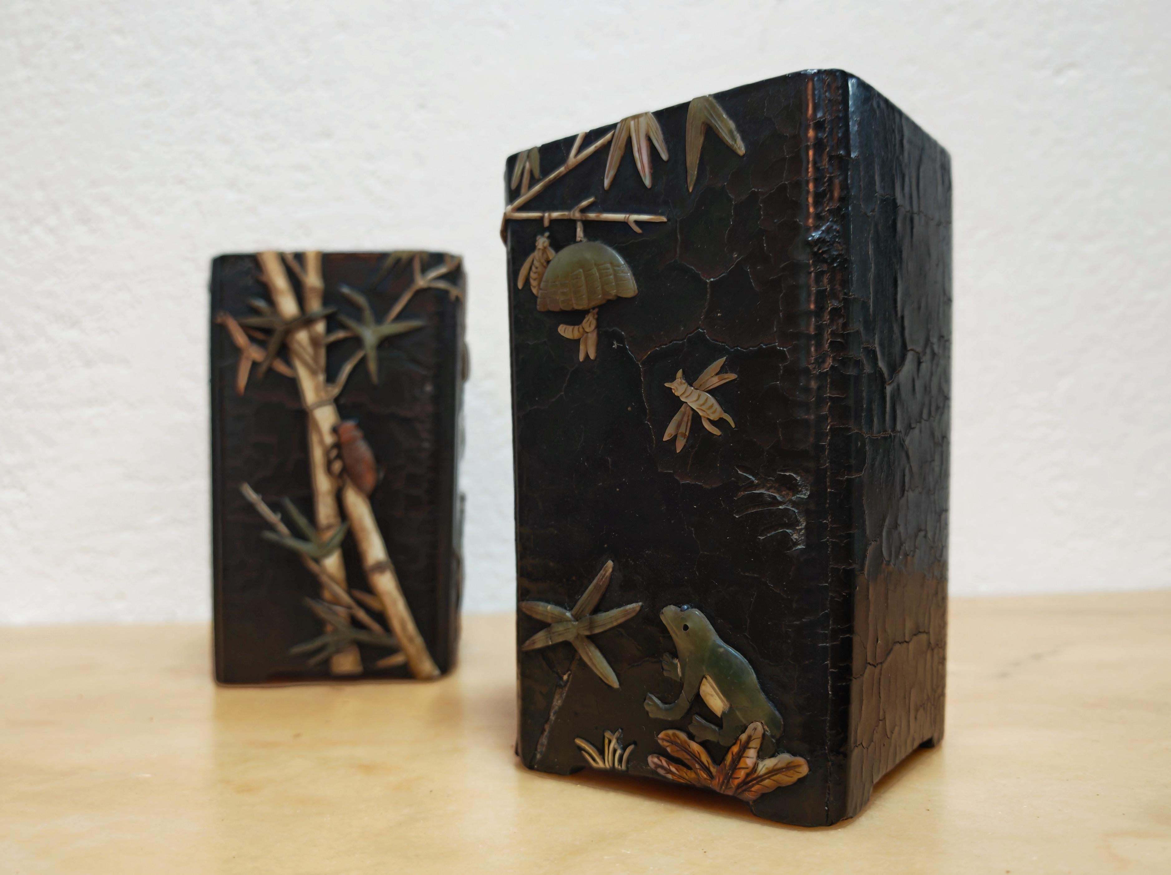 Paar antike rechteckige Pinseltöpfe, schwarzer Lack mit Intarsien, China um 1800 im Angebot 3