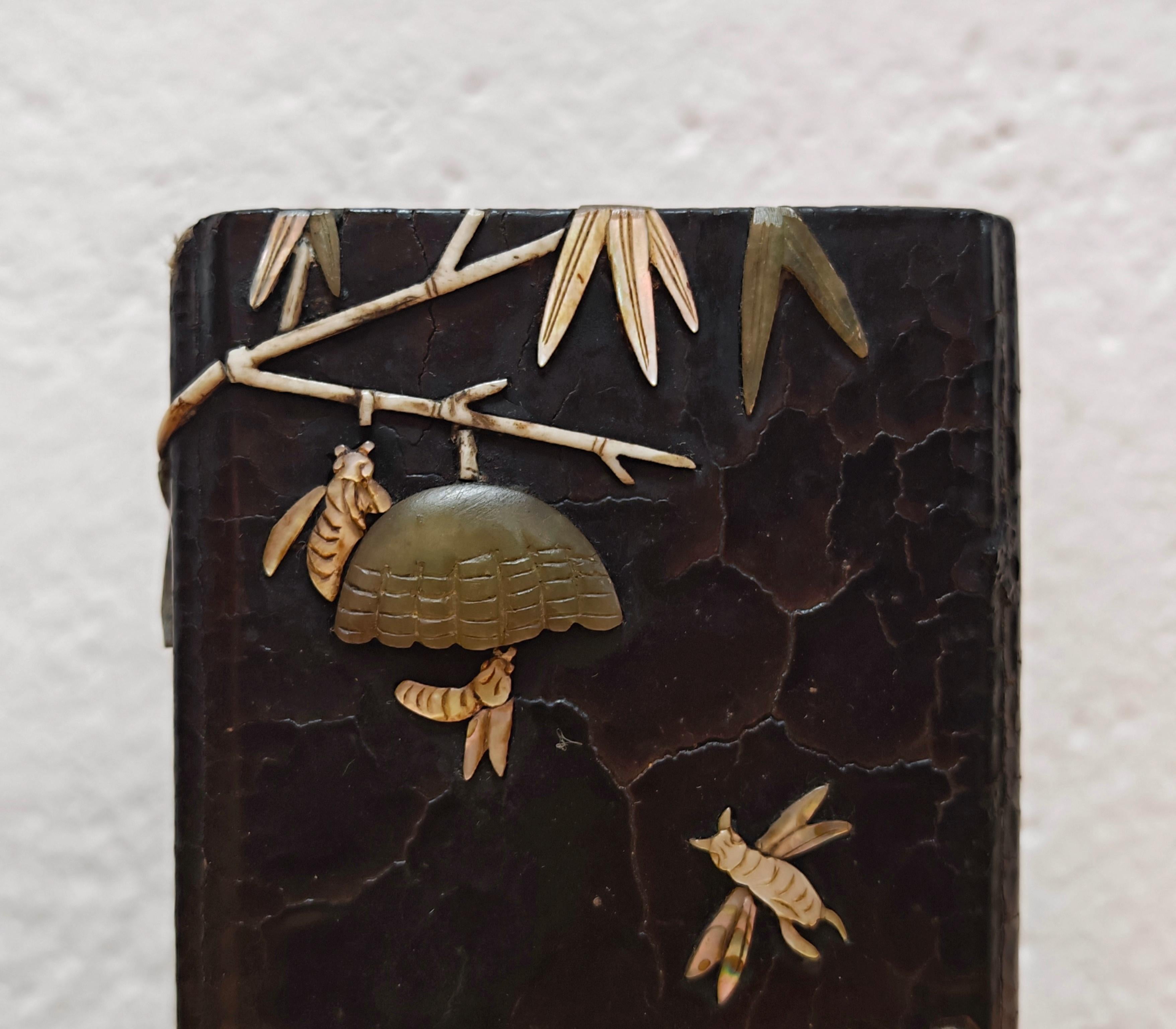 Paar antike rechteckige Pinseltöpfe, schwarzer Lack mit Intarsien, China um 1800 im Zustand „Gut“ im Angebot in Beograd, RS