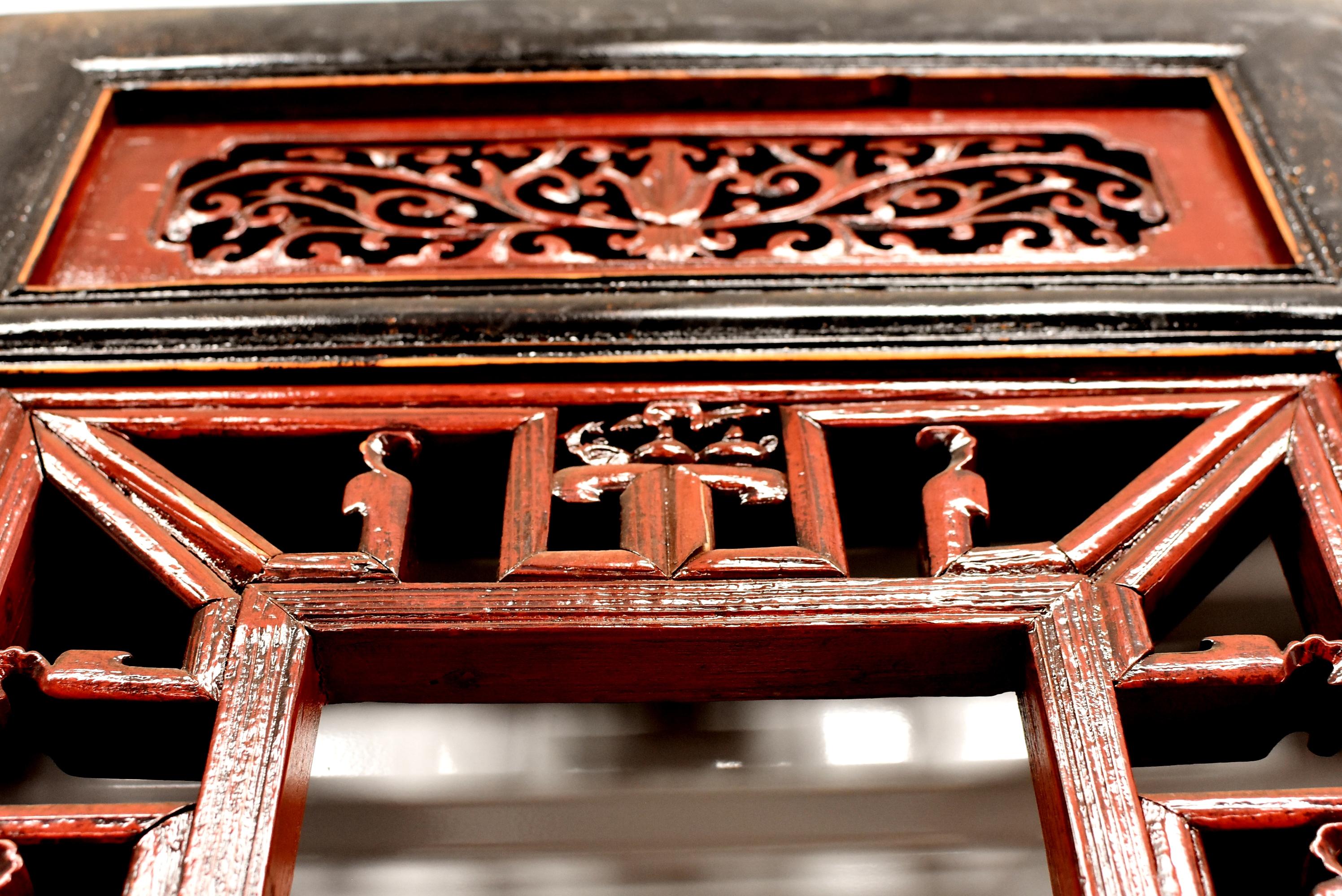 Pair of Antique Red and Black Chinese Screens For Sale 3