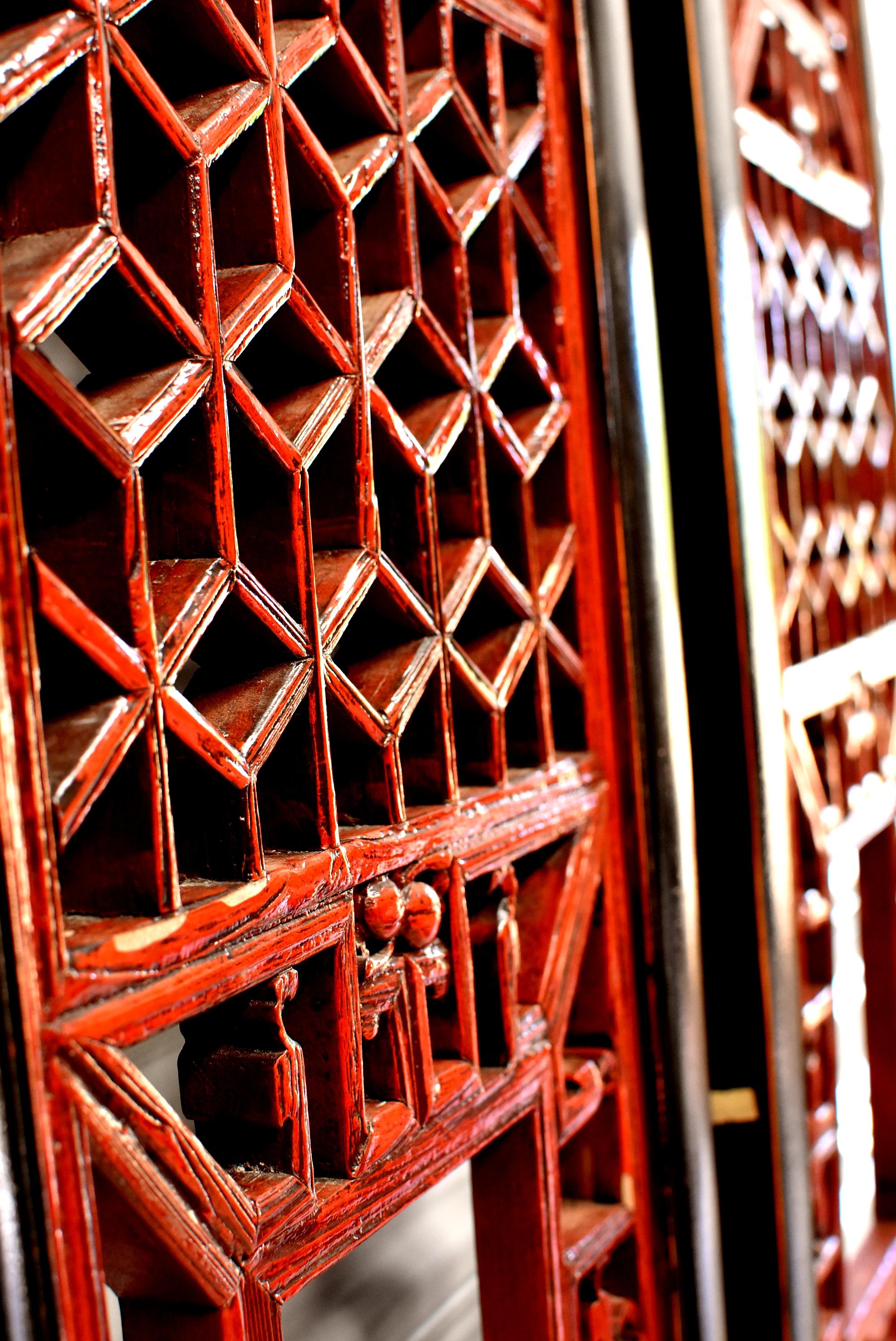 Hand-Carved Pair of Antique Red and Black Chinese Screens For Sale
