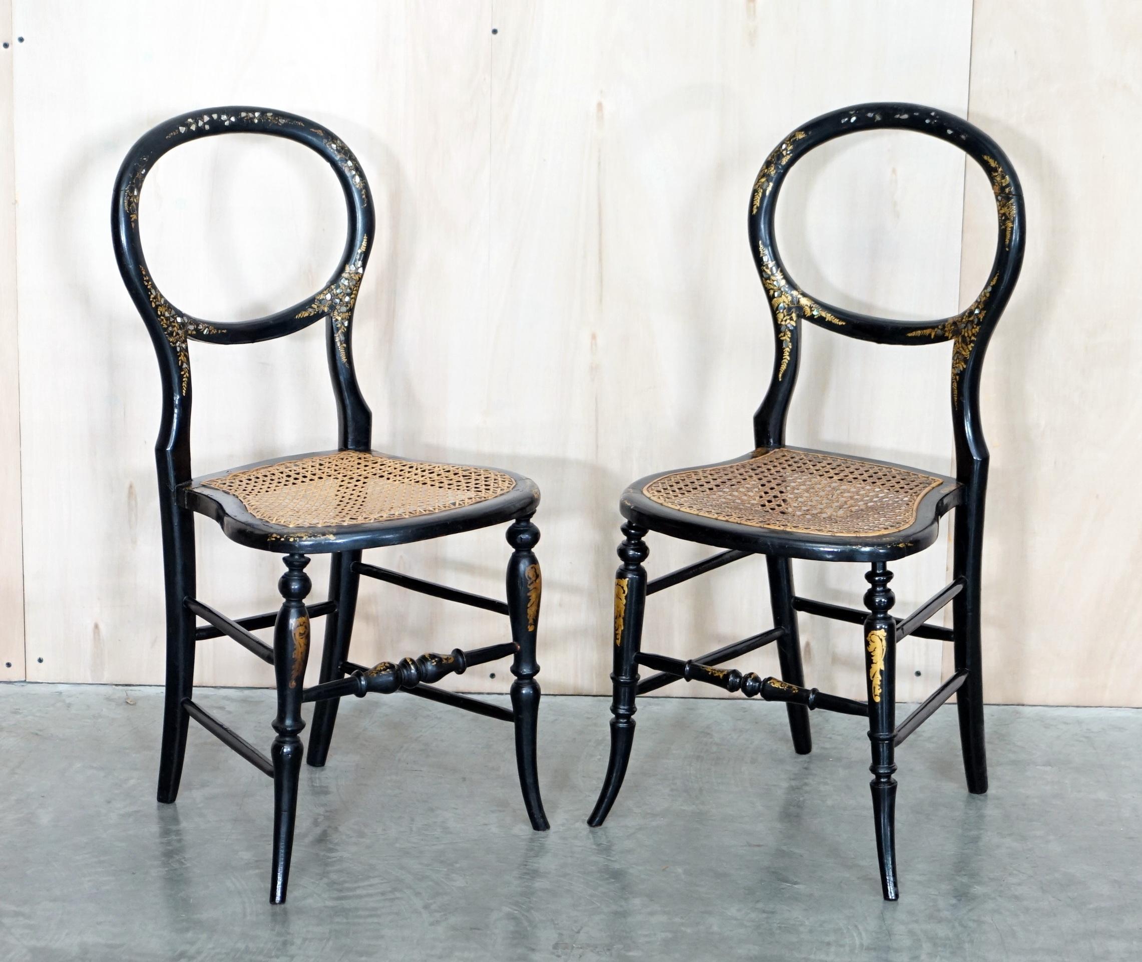 We are delighted to offer for sale this lovely pair of original circa 1810-1820 Regency bergere ebonised with mother of pearl inlay side chairs and matching tray table 

A very good looking well made and decorative suite. In truth, they rarely