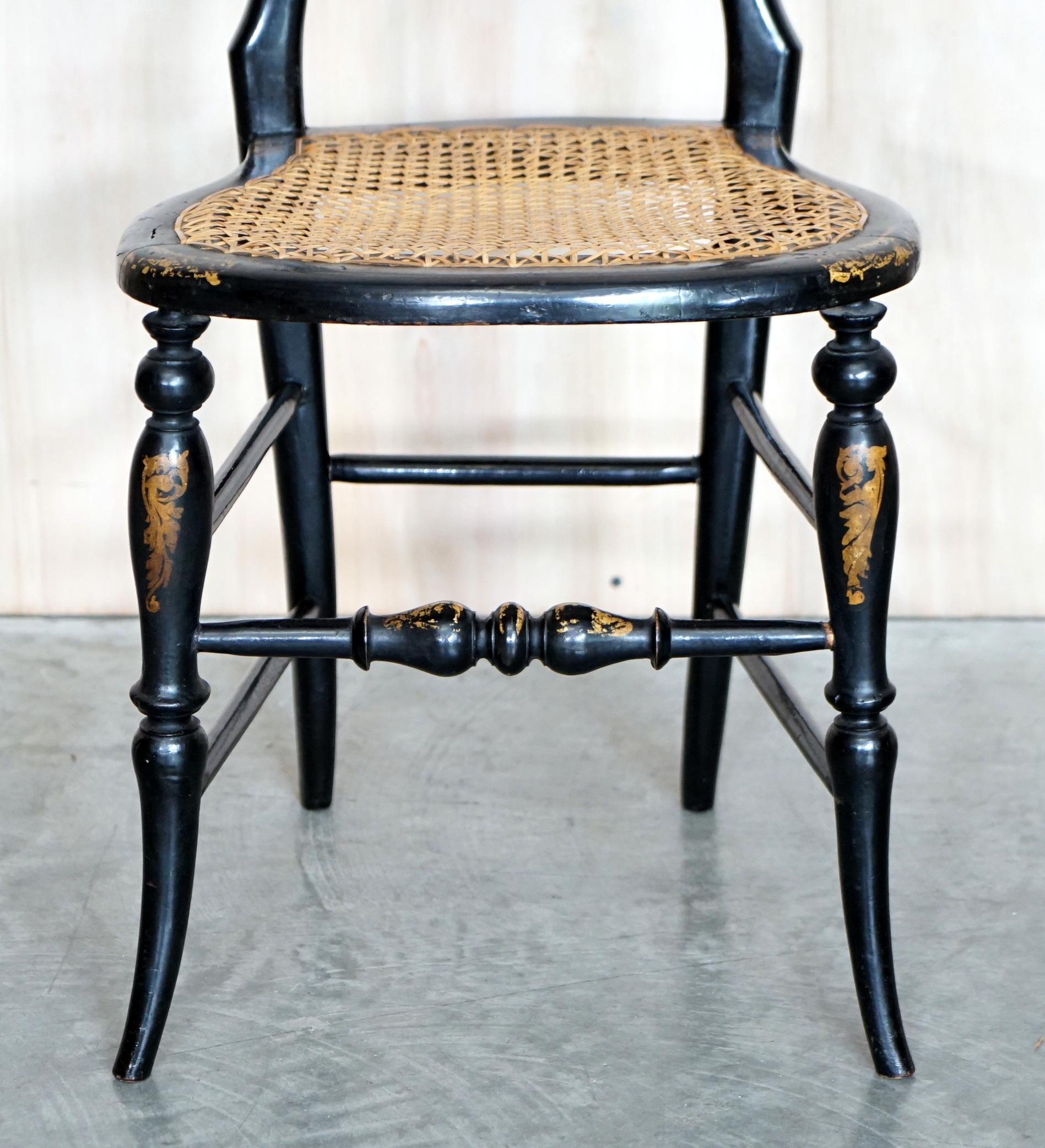 Paar antike Regency Berger Perlmutt Beistellstühle und Tisch im Angebot 4
