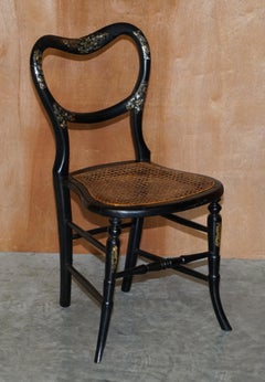 Coppia di antiche sedie Occasionali laterali Bergere Madreperla ebanizzate della Reggenza