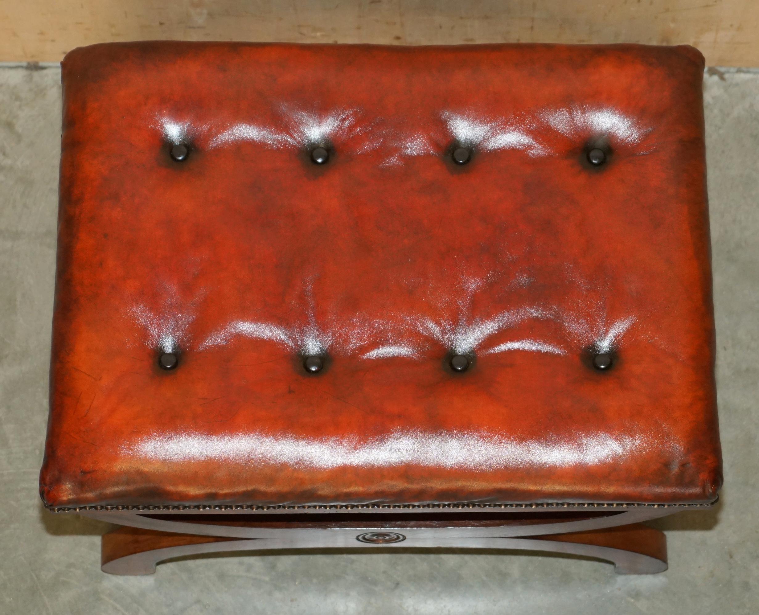 PAIR OF ANTIQUE REGENCY BROWN LEATHER CHESTERFIELD BARON X FRAMED FOOTSTOOLs For Sale 6