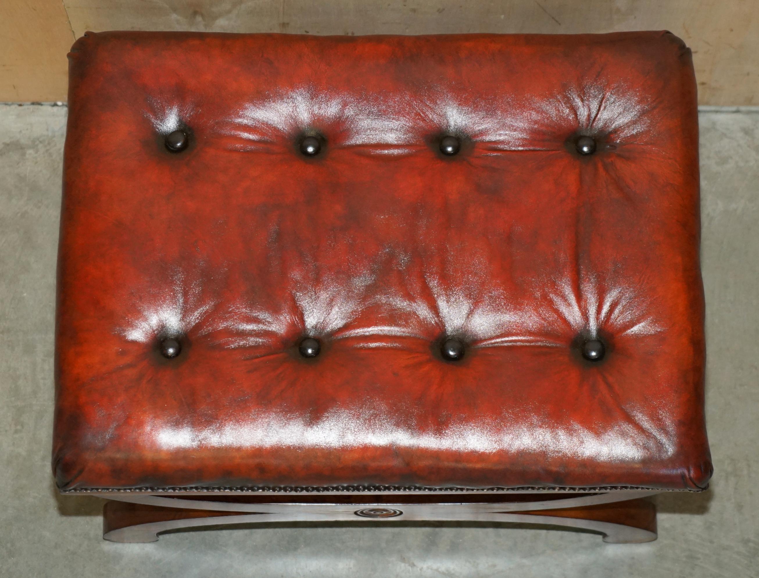PAIR OF ANTIQUE REGENCY BROWN LEATHER CHESTERFIELD BARON X FRAMED FOOTSTOOLs For Sale 12