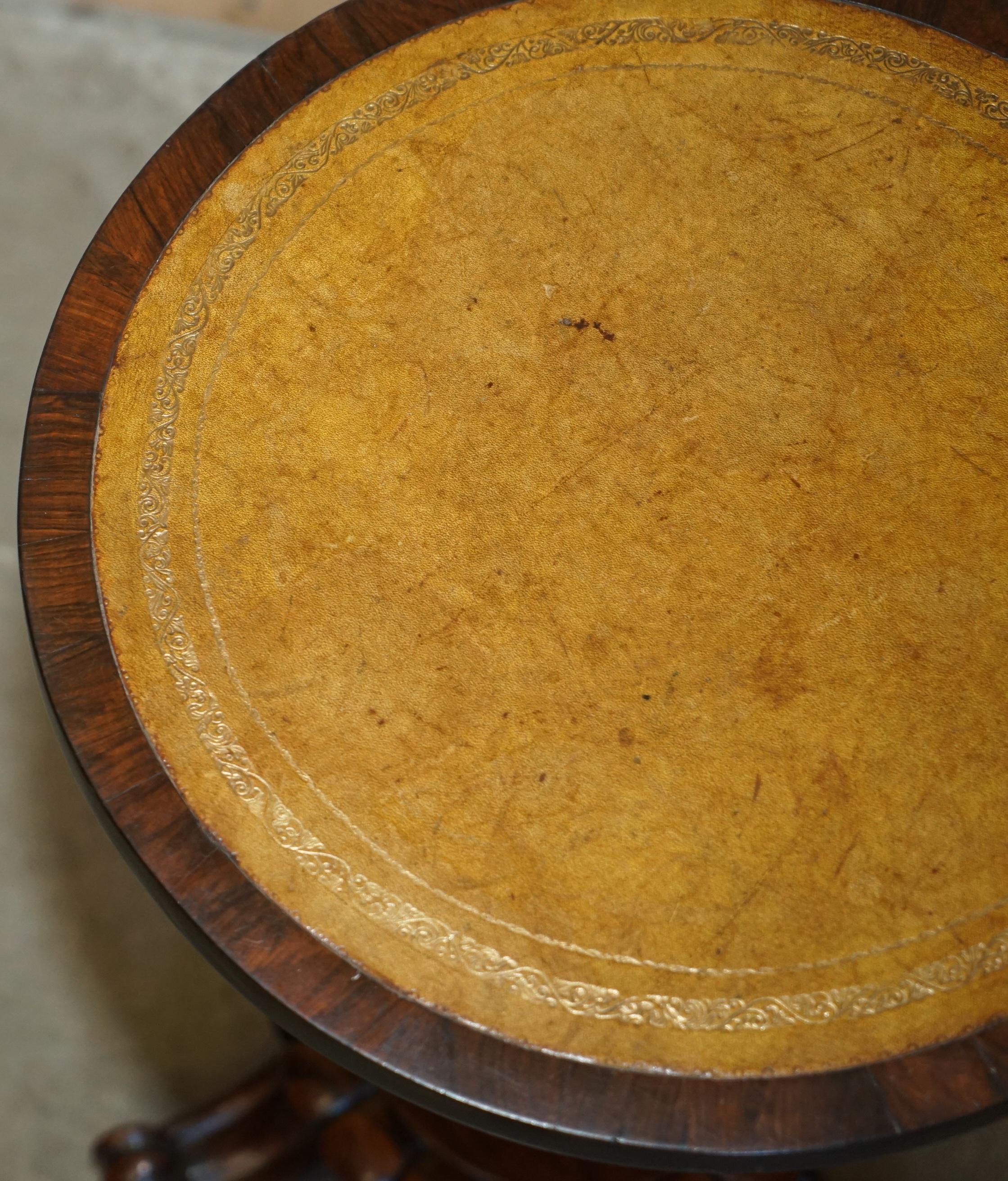 COPPIA DI TAVOLINI DA LAMPADA ANTIQUE REGENCY CIRCA 1815 IN LEGNO DURO E PELLE MARRONE SiDE in vendita 11