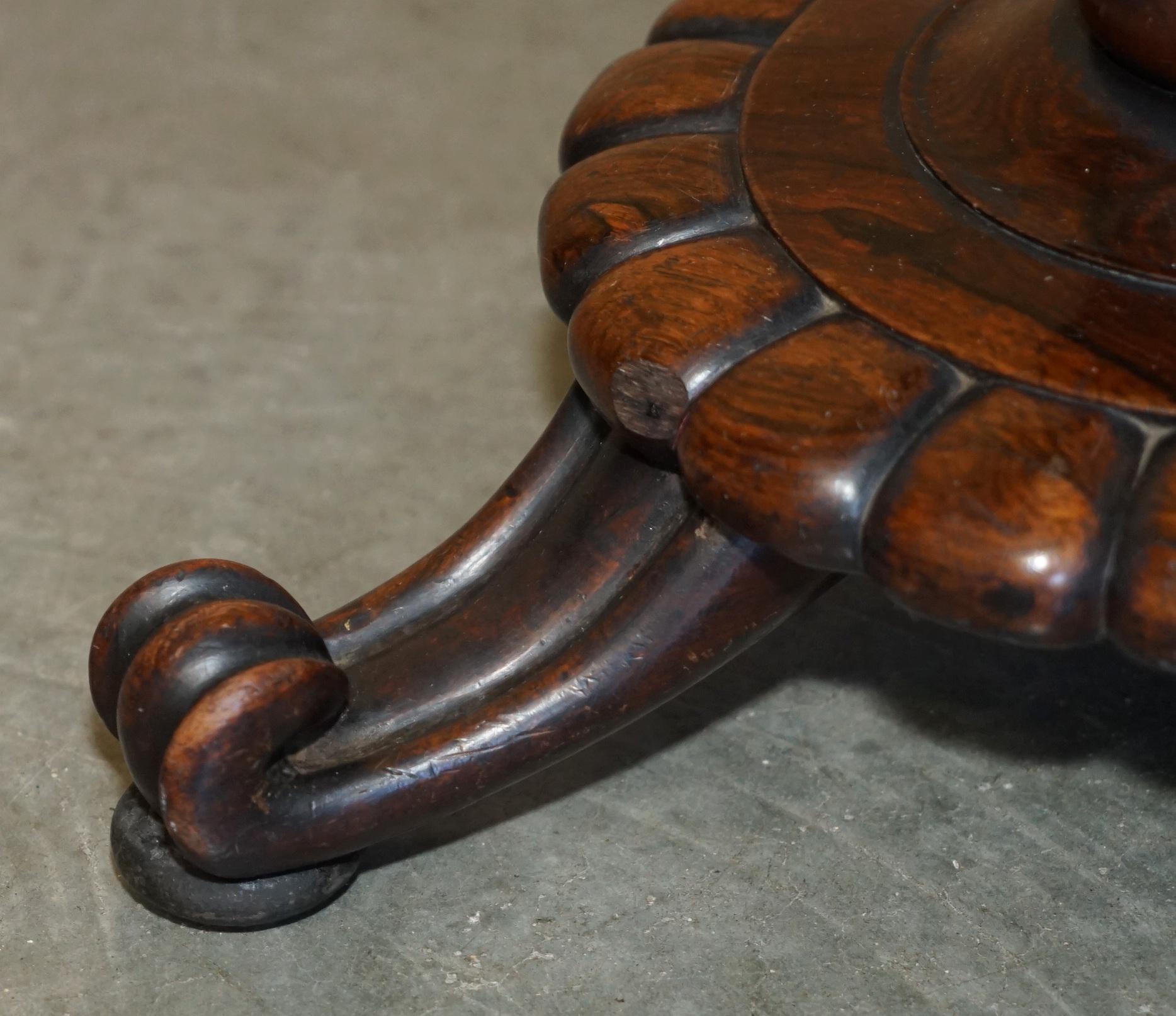 COPPIA DI TAVOLINI DA LAMPADA ANTIQUE REGENCY CIRCA 1815 IN LEGNO DURO E PELLE MARRONE SiDE in vendita 1