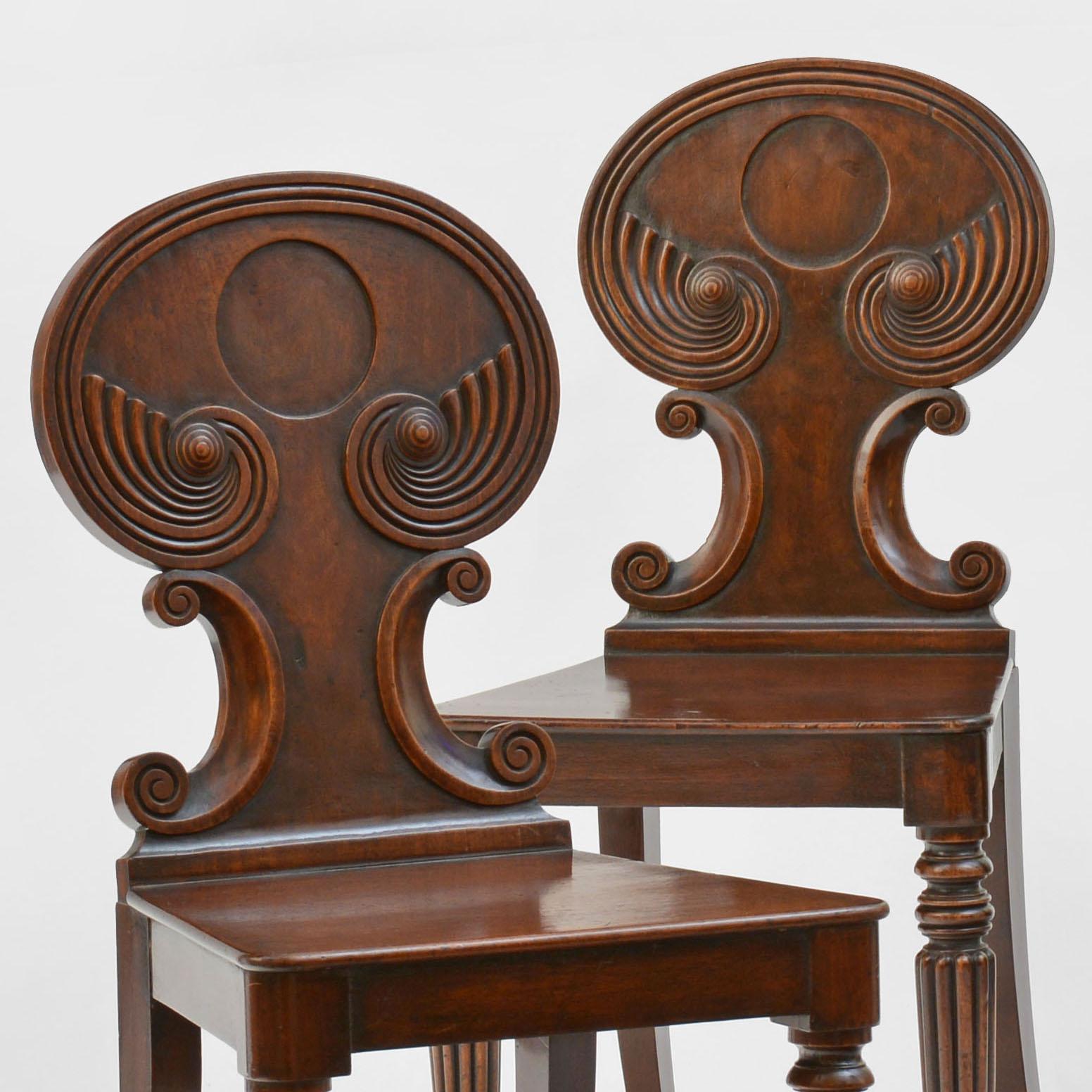 Pair of antique Regency mahogany hall chairs in the manner of Gillows In Good Condition For Sale In Castle Douglas, GB