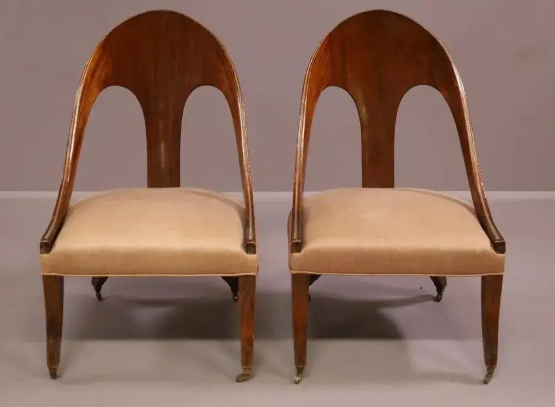 Pair of Antique Regency Period Spoon Back Chairs, circa 1810  In Good Condition In LOS ANGELES, CA