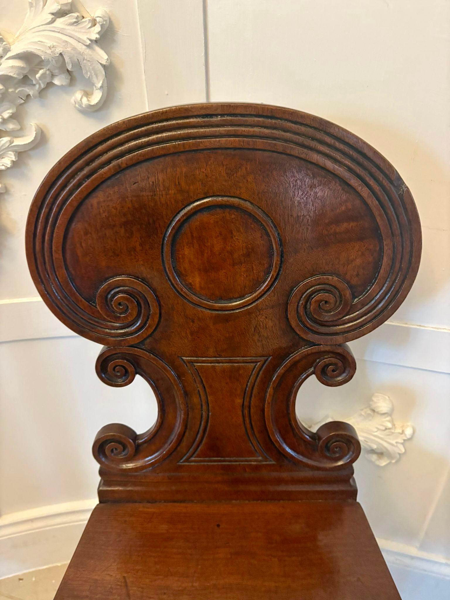 Paar antike, geschnitzte Mahagoni-Hallenstühle in Regency-Qualität im Angebot 7
