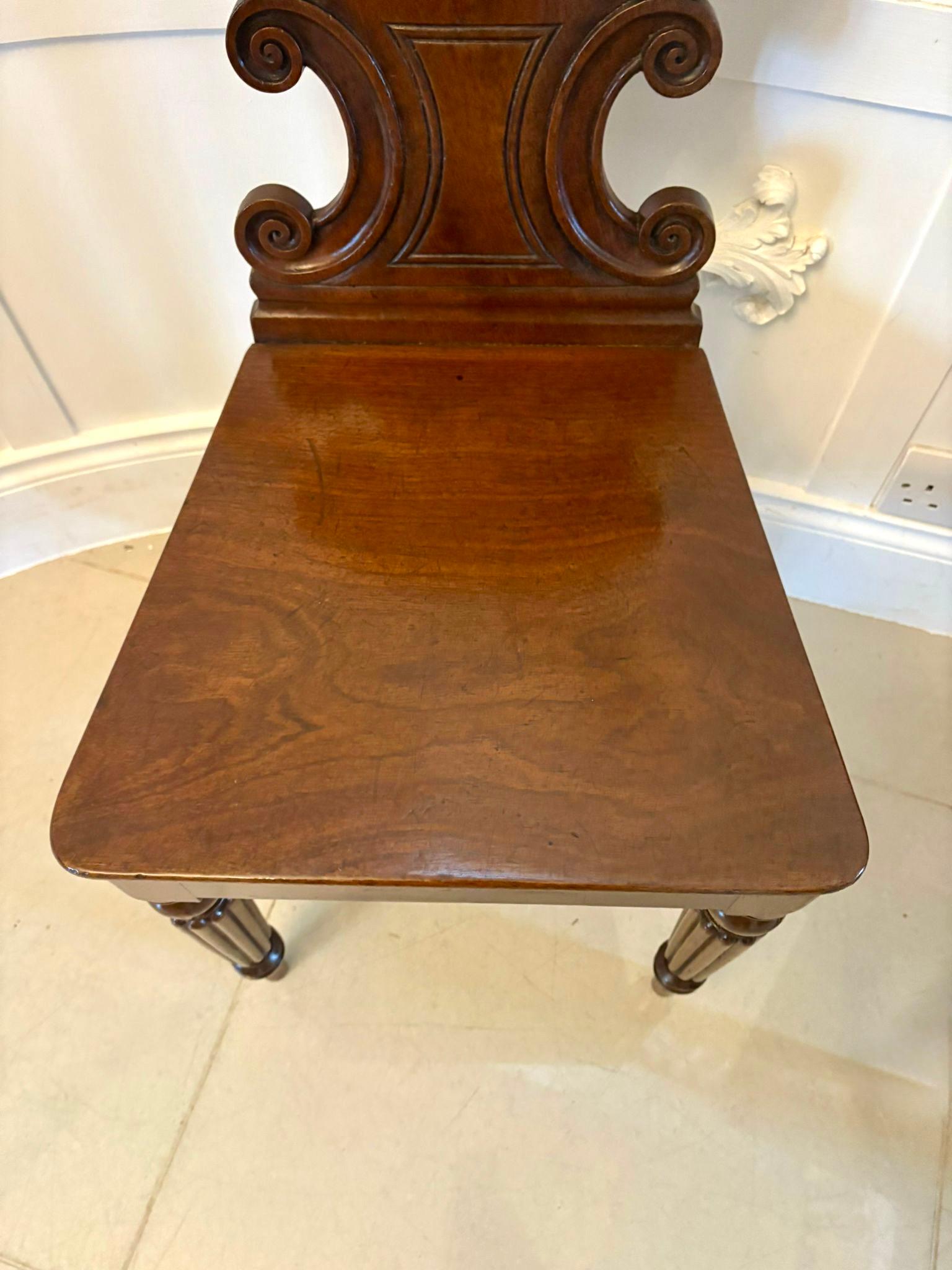 Paar antike, geschnitzte Mahagoni-Hallenstühle in Regency-Qualität im Angebot 8