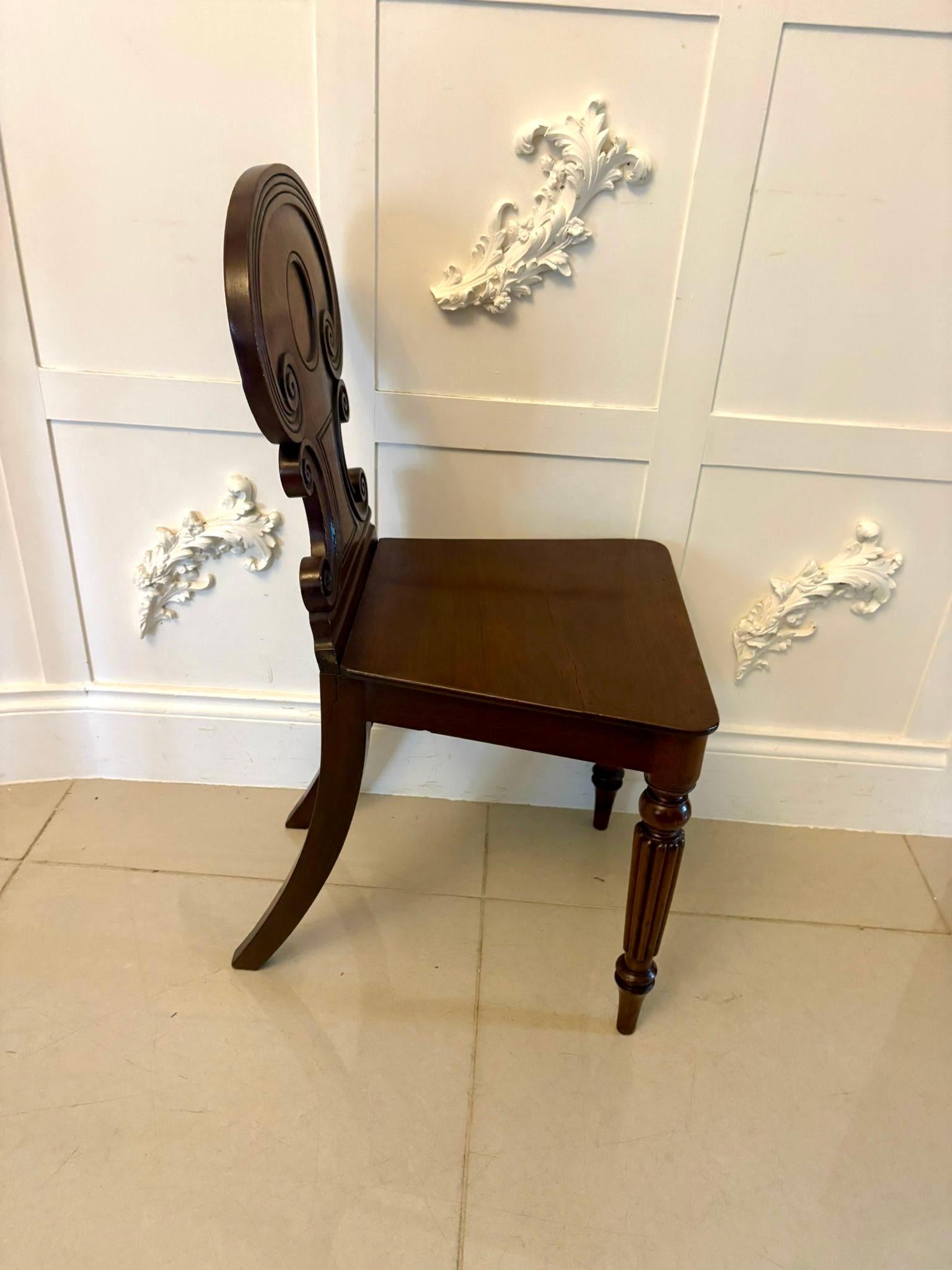 Paar antike, geschnitzte Mahagoni-Hallenstühle in Regency-Qualität im Angebot 2