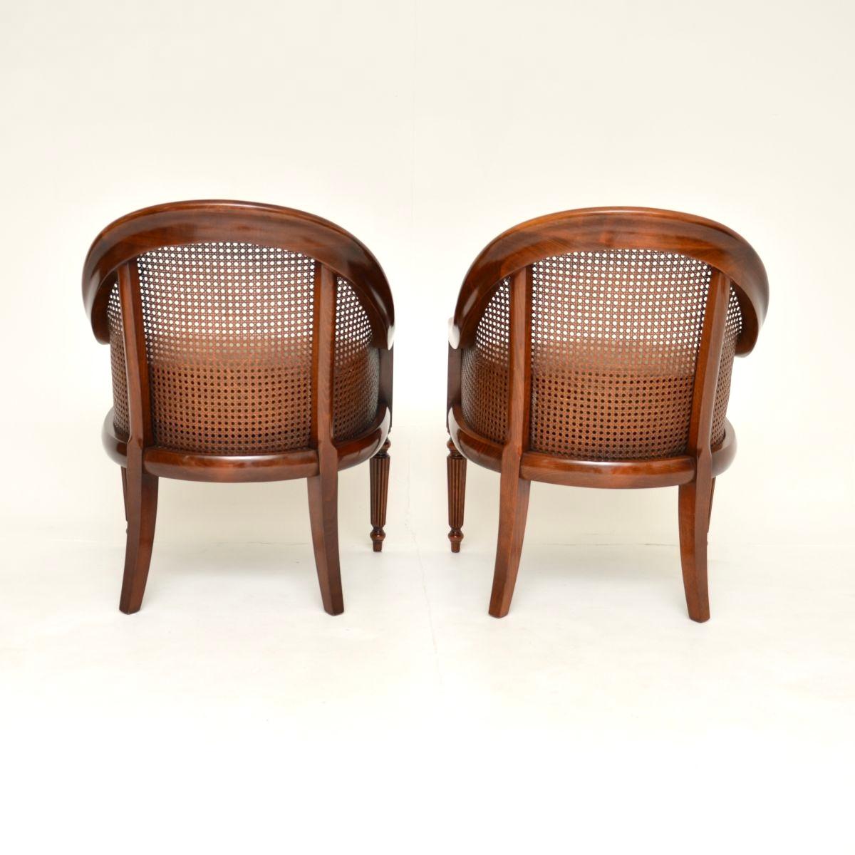 Paire de fauteuils anciens de style Régence Bon état - En vente à London, GB