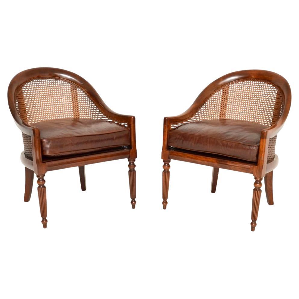 Paire de fauteuils anciens de style Régence en vente