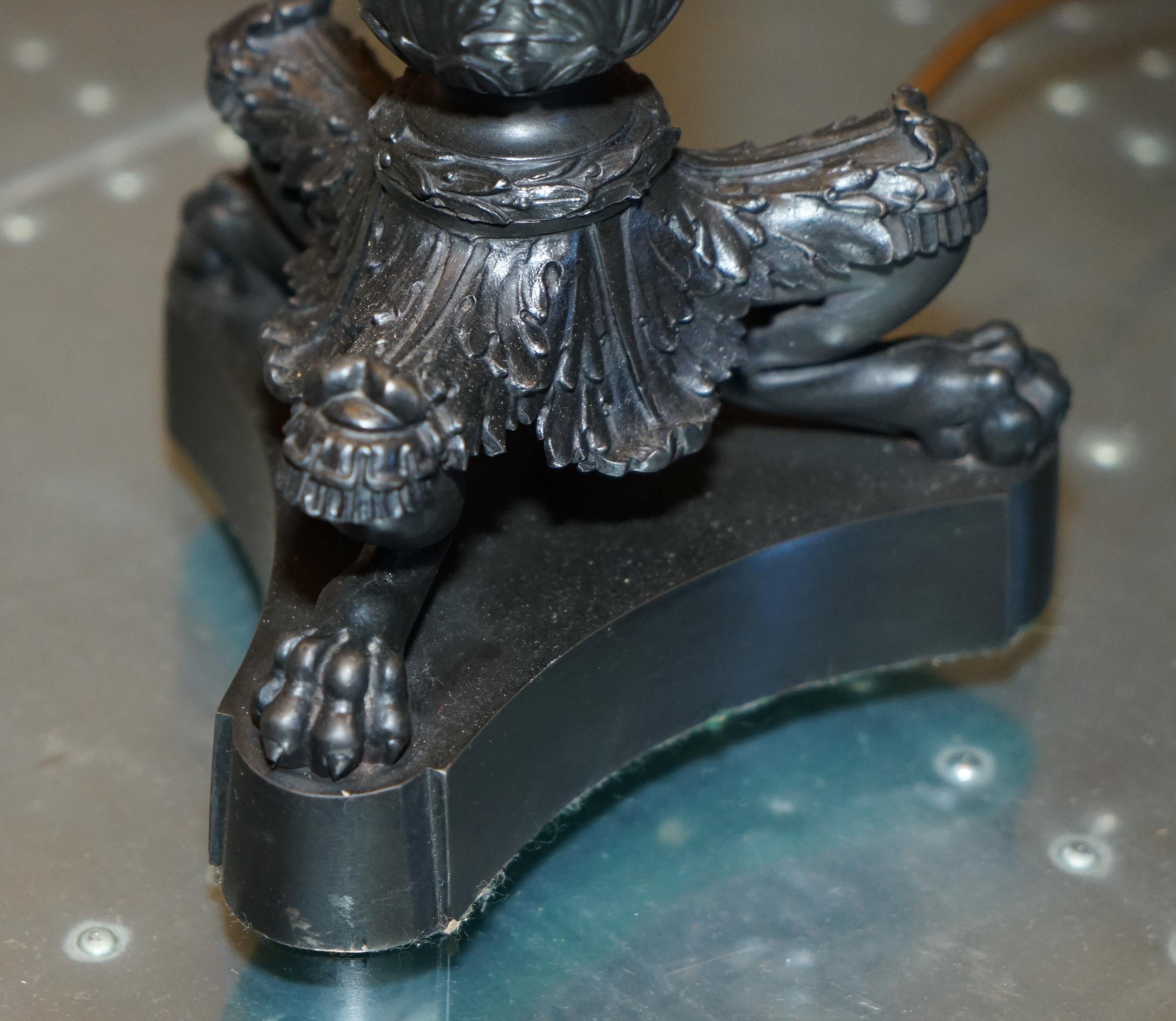 PAIR OF ANTIQUE REGENCY STYLE CORINTHIAN PILLARED BRONZE FINISH TABLE LAMPs im Angebot 2