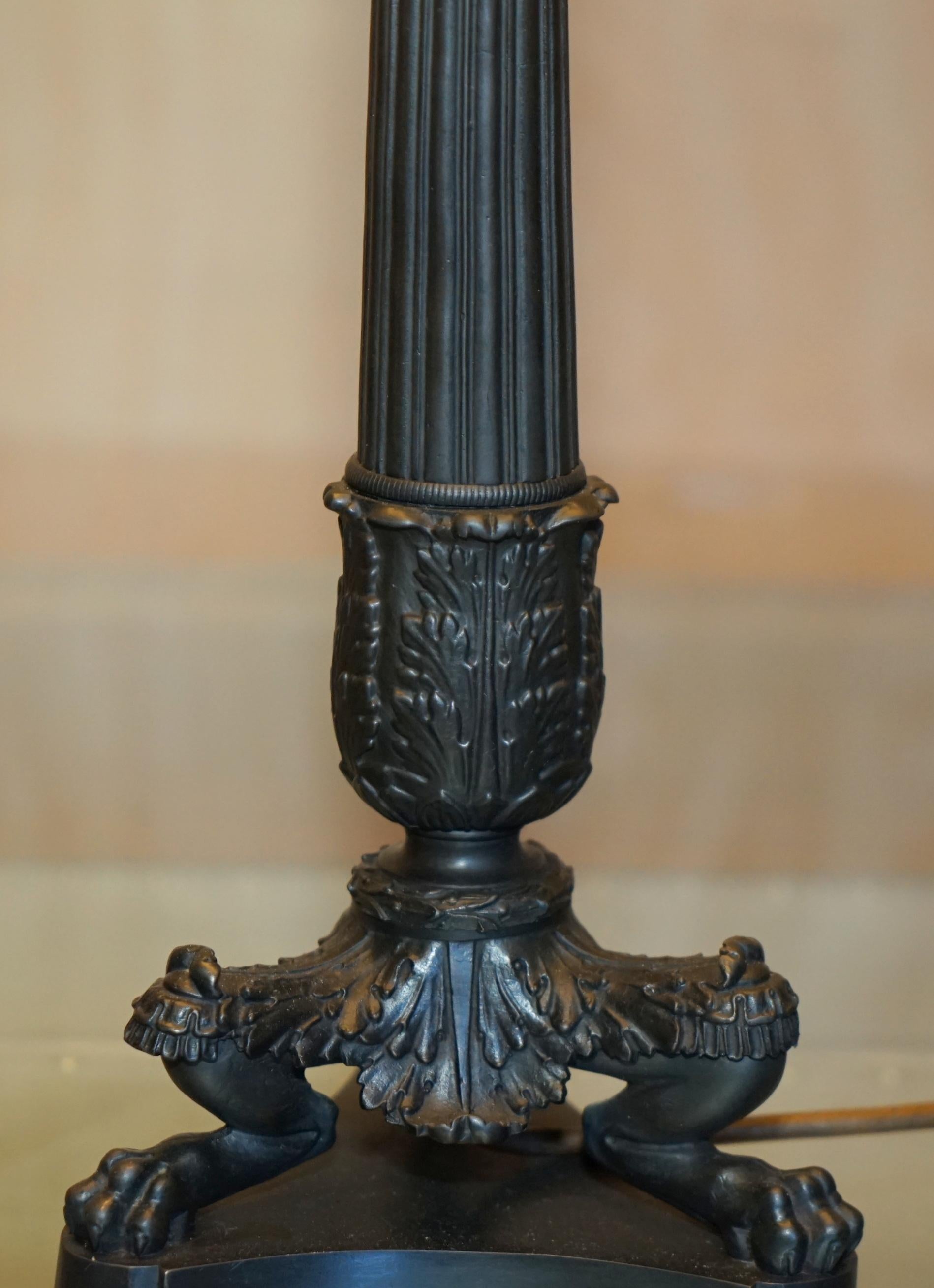 PAIR OF ANTIQUE REGENCY STYLE CORINTHIAN PILLARED BRONZE FINISH TABLE LAMPs im Angebot 3