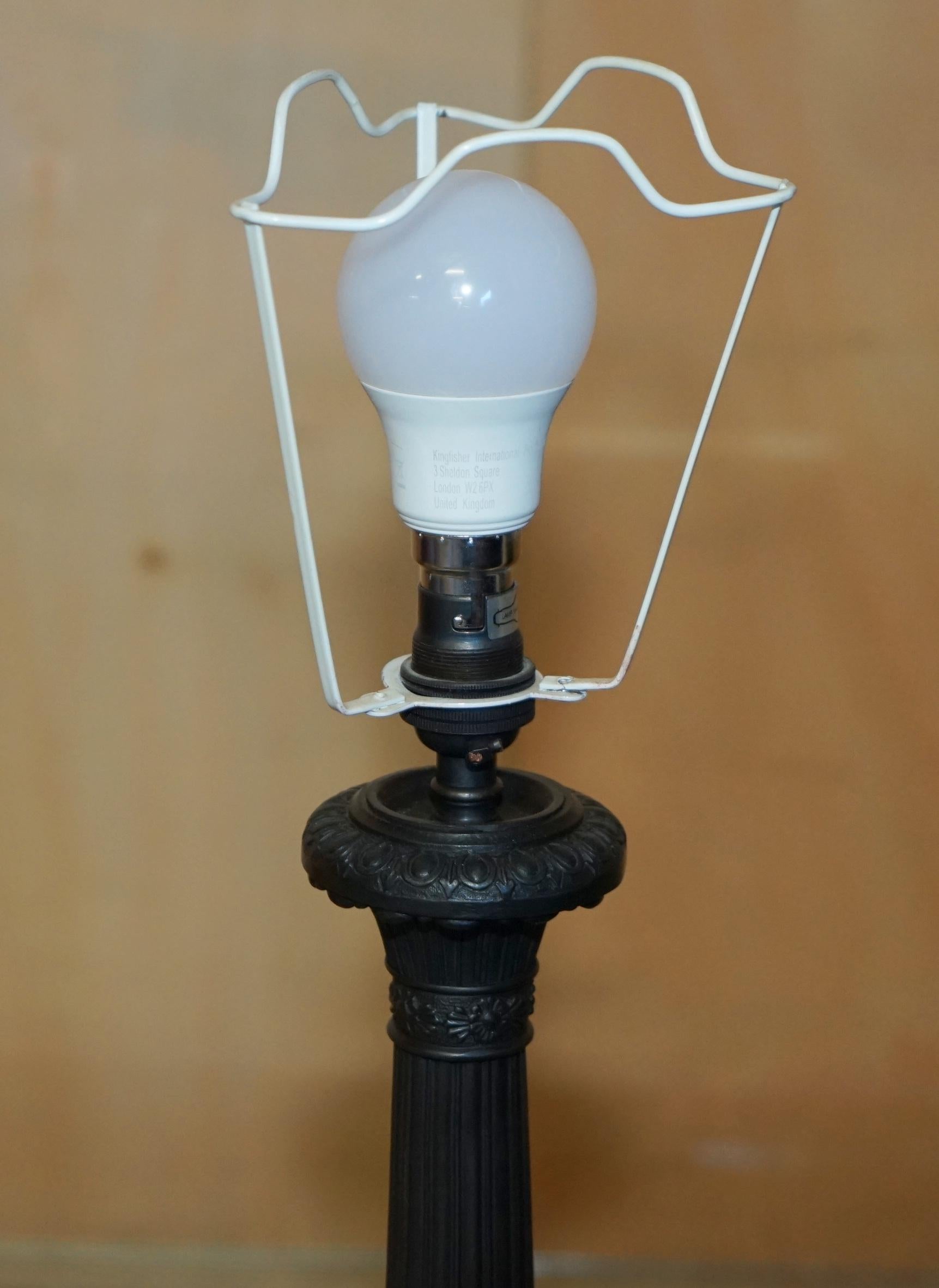 PAIR OF ANTIQUE REGENCY STYLE CORINTHIAN PILLARED BRONZE FINISH TABLE LAMPs im Angebot 5