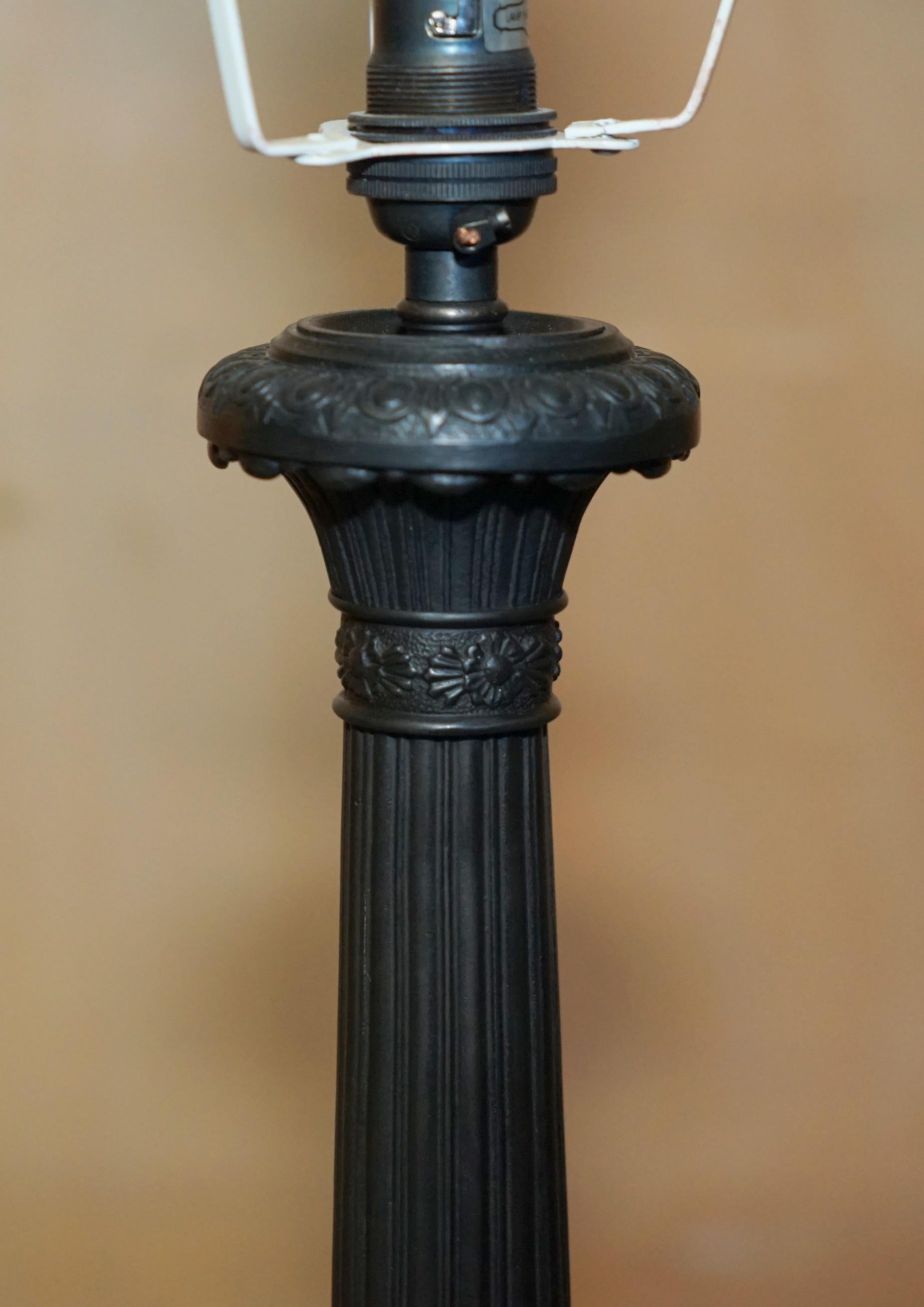 PAIR OF ANTIQUE REGENCY STYLE CORINTHIAN PILLARED BRONZE FINISH TABLE LAMPs im Angebot 7