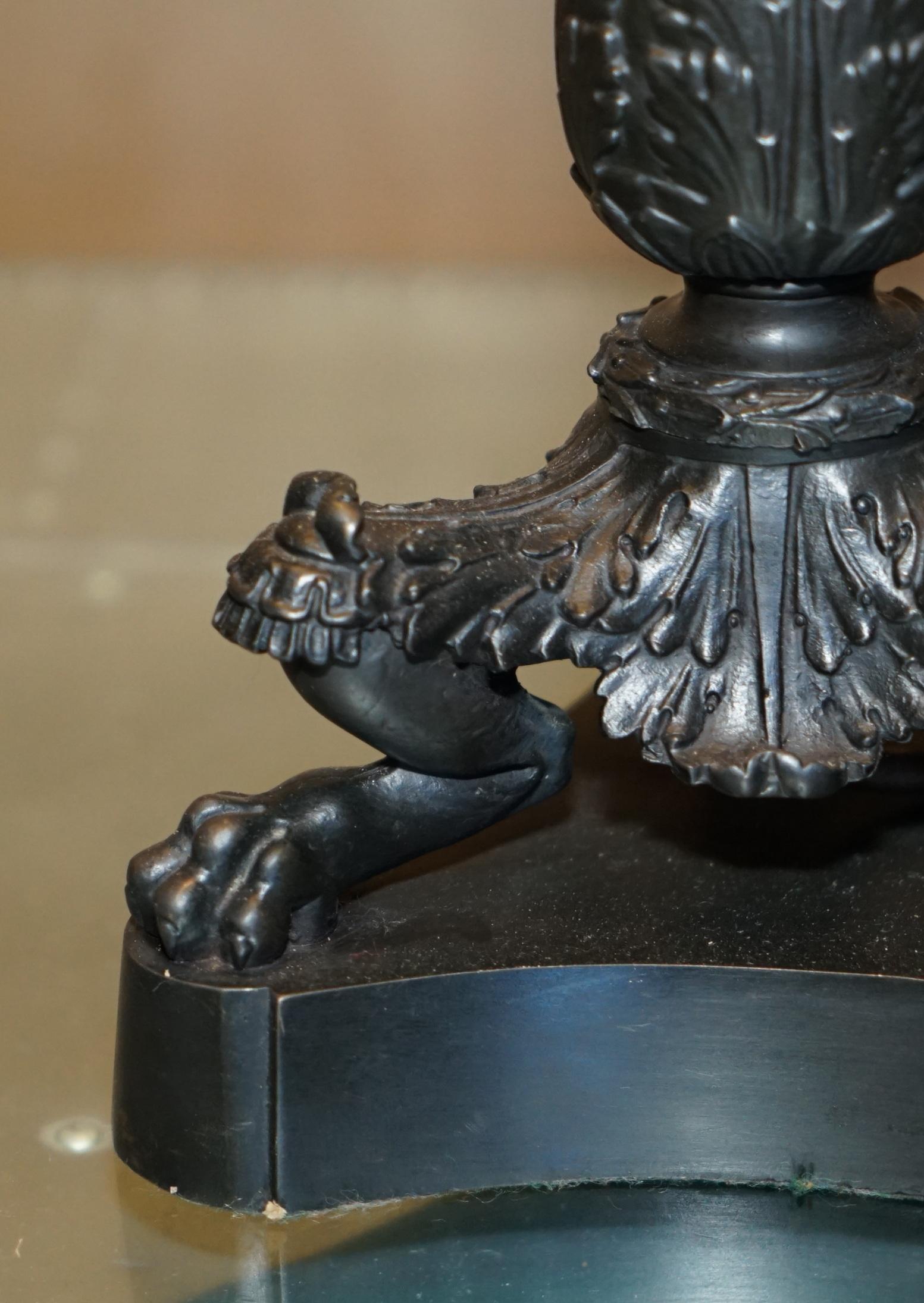 PAIR OF ANTIQUE REGENCY STYLE CORINTHIAN PILLARED BRONZE FINISH TABLE LAMPs im Angebot 1