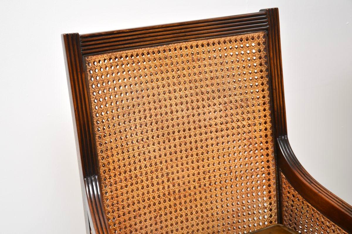 Pareja de Sillones Antiguos con Respaldo de Caña de Cuero Estilo Regencia en venta 5