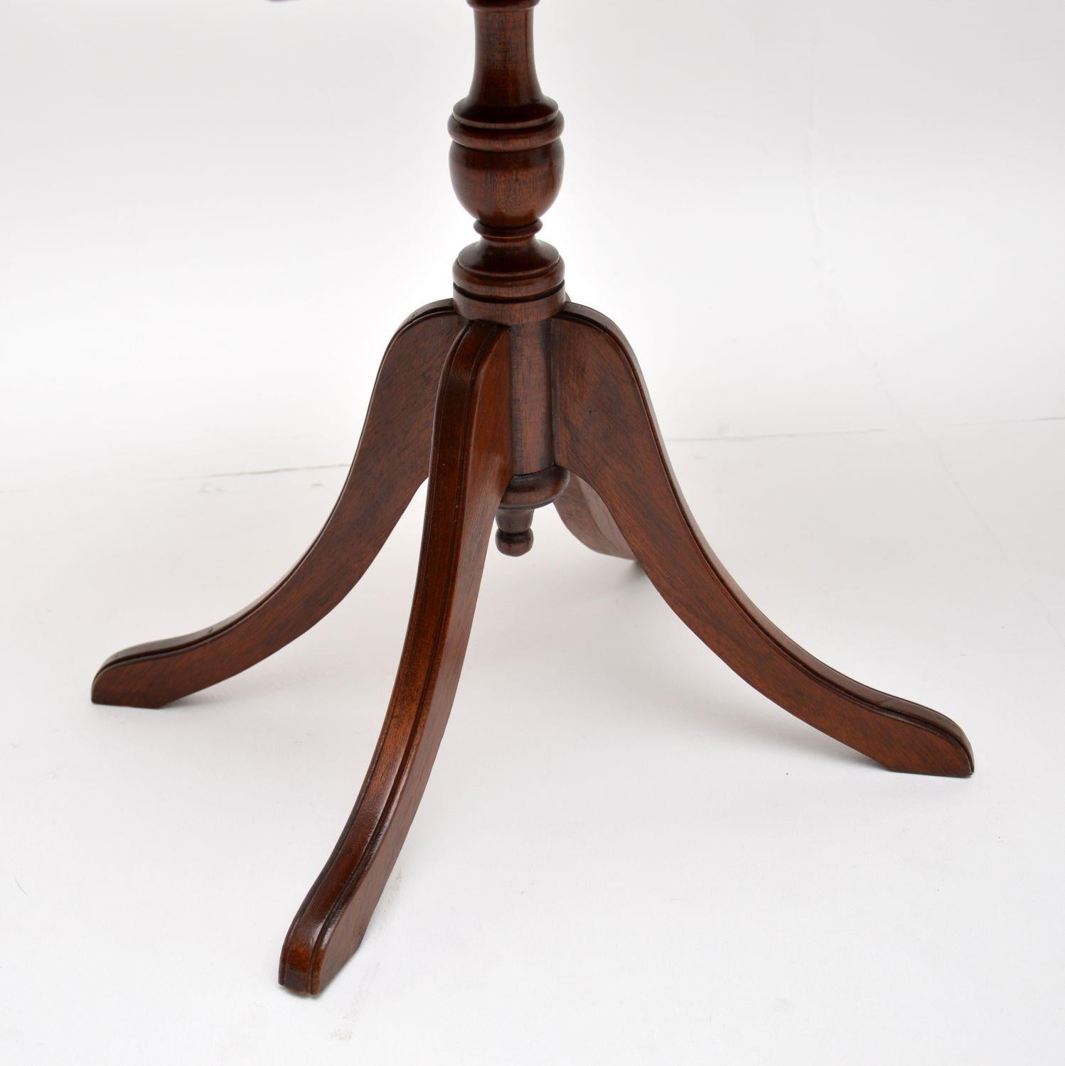 Pair of Antique Regency Style Leather Top Mahogany Side Tables 3