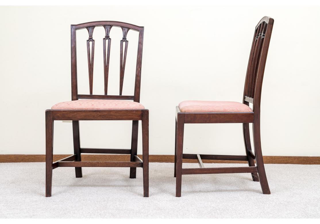 Sculpté Paire de chaises d'appoint anciennes en acajou de style Regency en vente