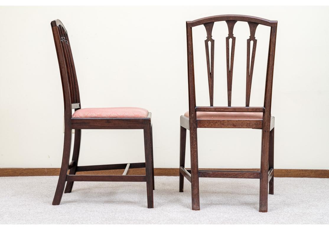 Tissu Paire de chaises d'appoint anciennes en acajou de style Regency en vente