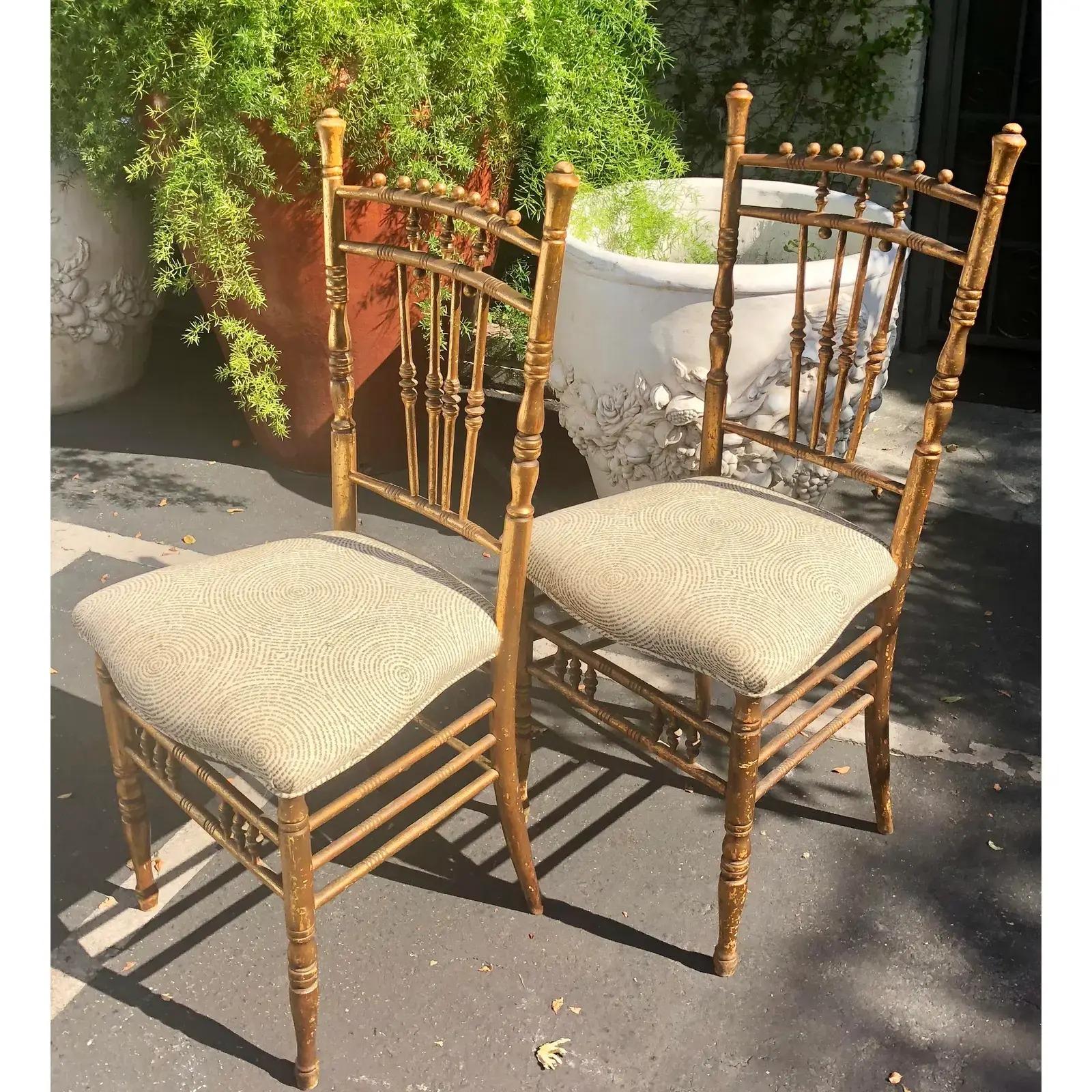 Bois doré Paire de chaises d'appoint anciennes de style Regency, fin du 19ème siècle en vente
