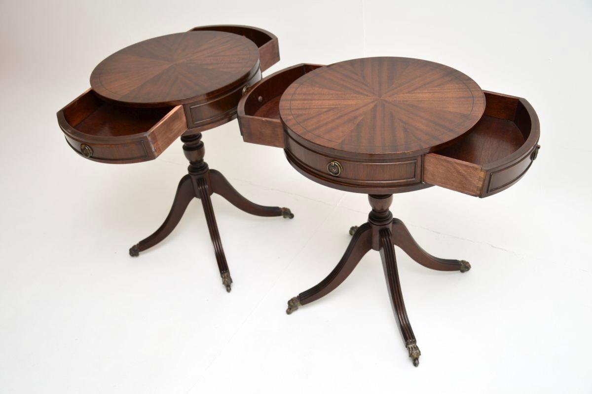 Paire de tables d'appoint anciennes de style Régence Bon état - En vente à London, GB