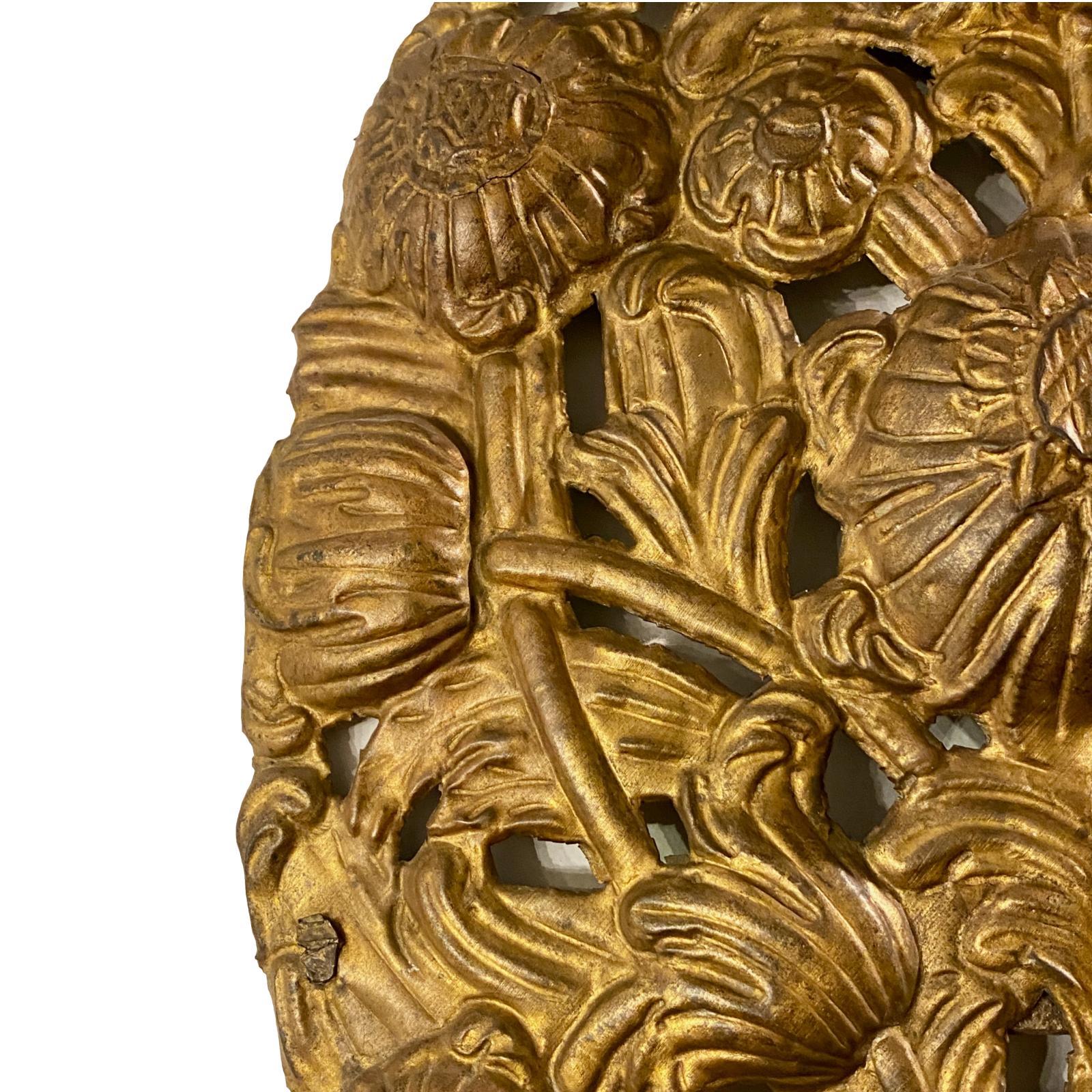 Sbalzo Coppia di antiche lampade in metallo Repoussé in vendita