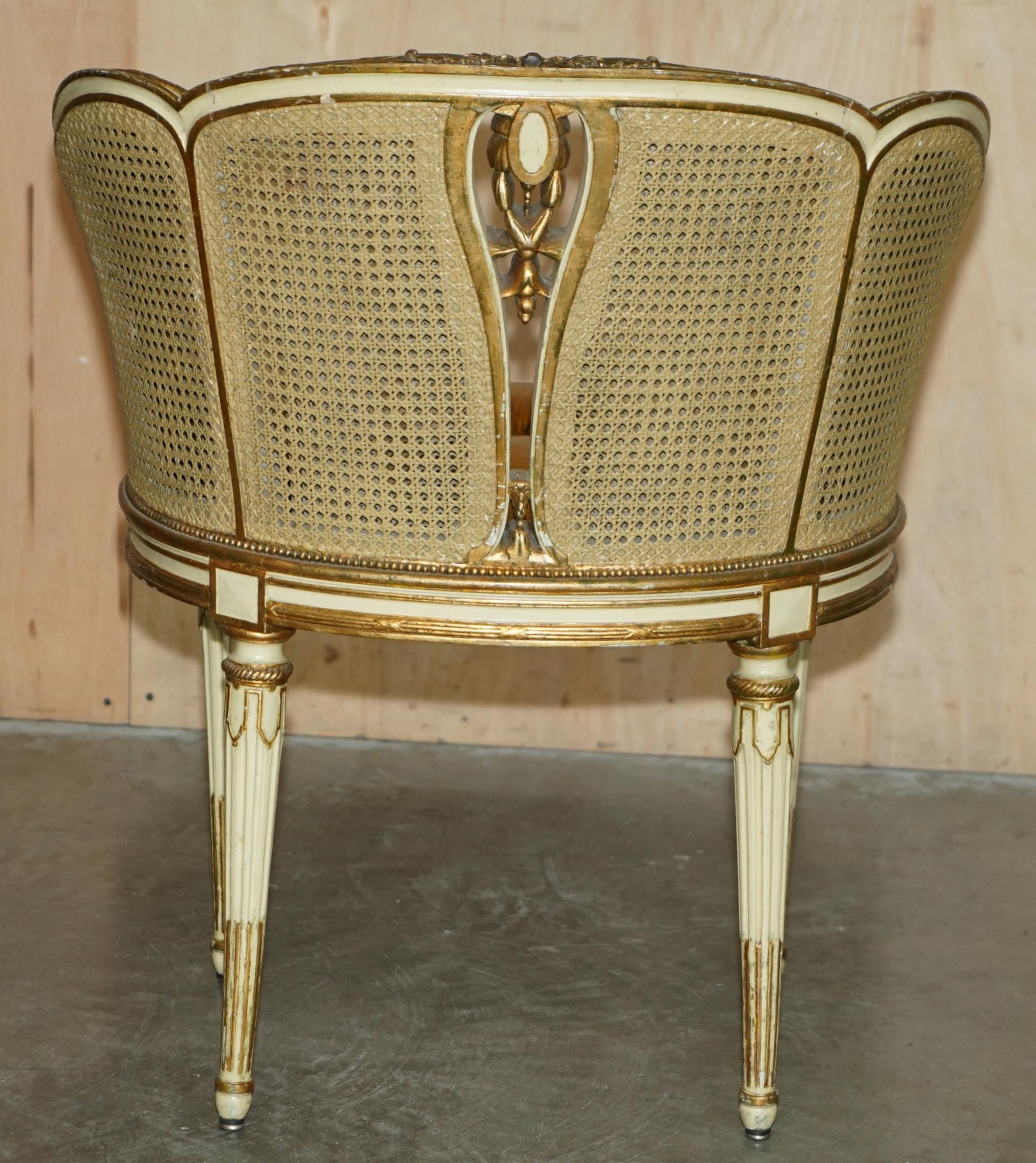 COPPIA DI POLTRONE Chesterfield RESTAURATE IN PELLE FRANCA CIR 1880 BERGERE in vendita 4