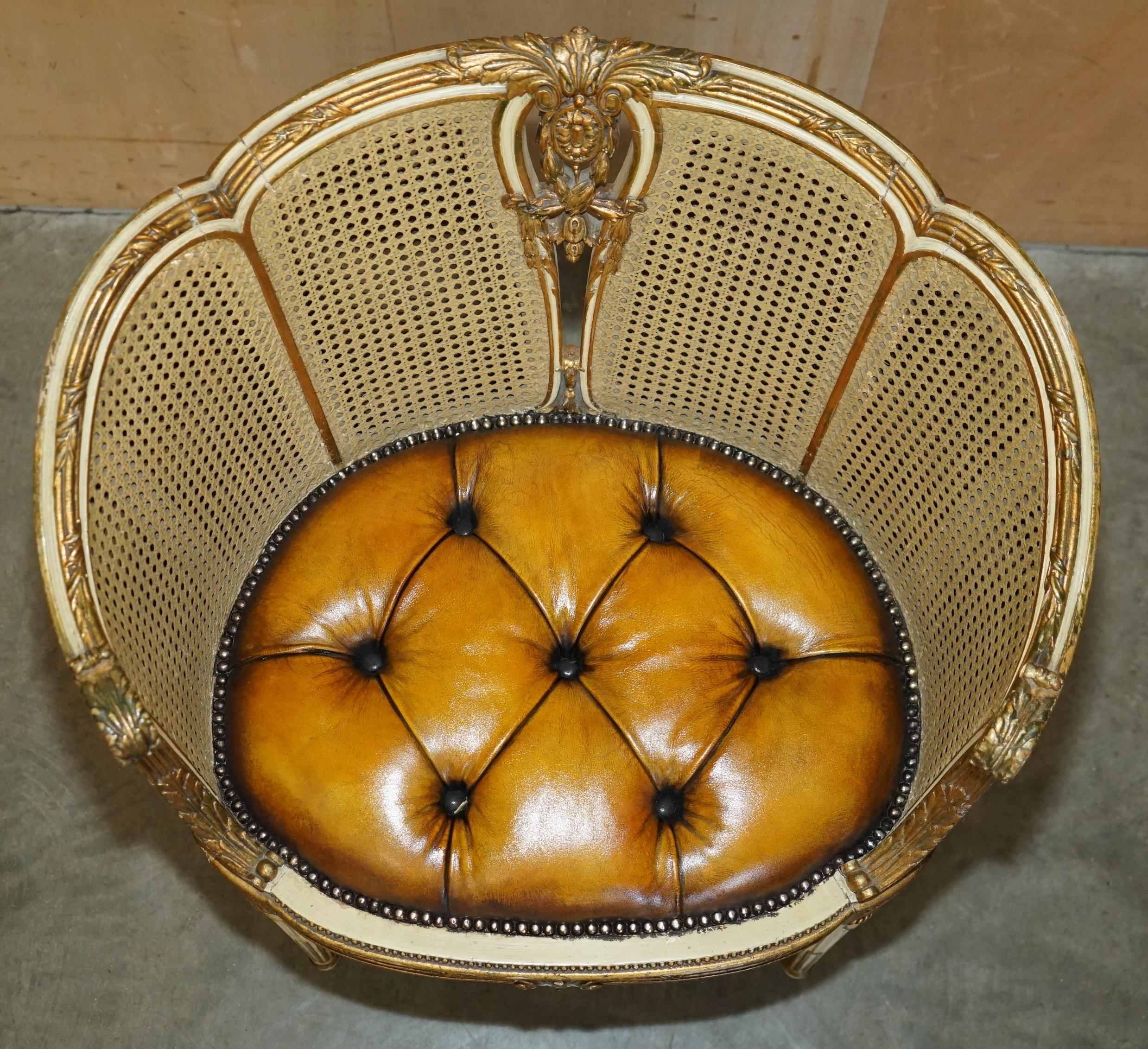 COPPIA DI POLTRONE Chesterfield RESTAURATE IN PELLE FRANCA CIR 1880 BERGERE in vendita 8