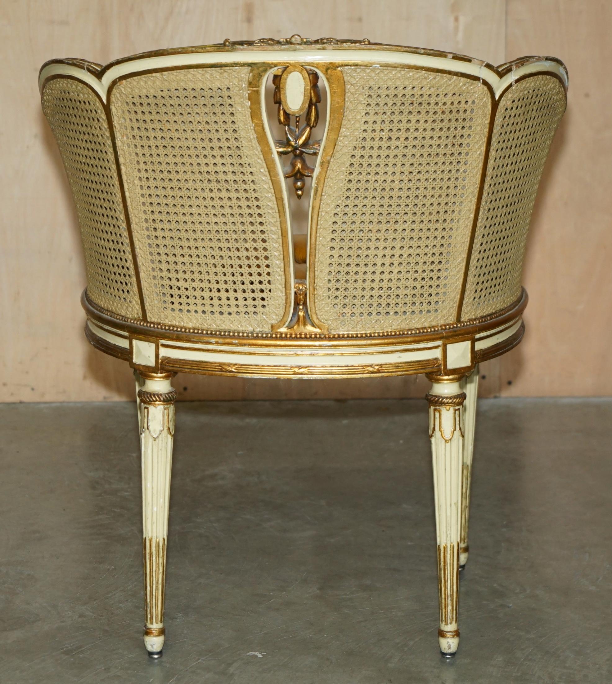 COPPIA DI POLTRONE Chesterfield RESTAURATE IN PELLE FRANCA CIR 1880 BERGERE in vendita 12