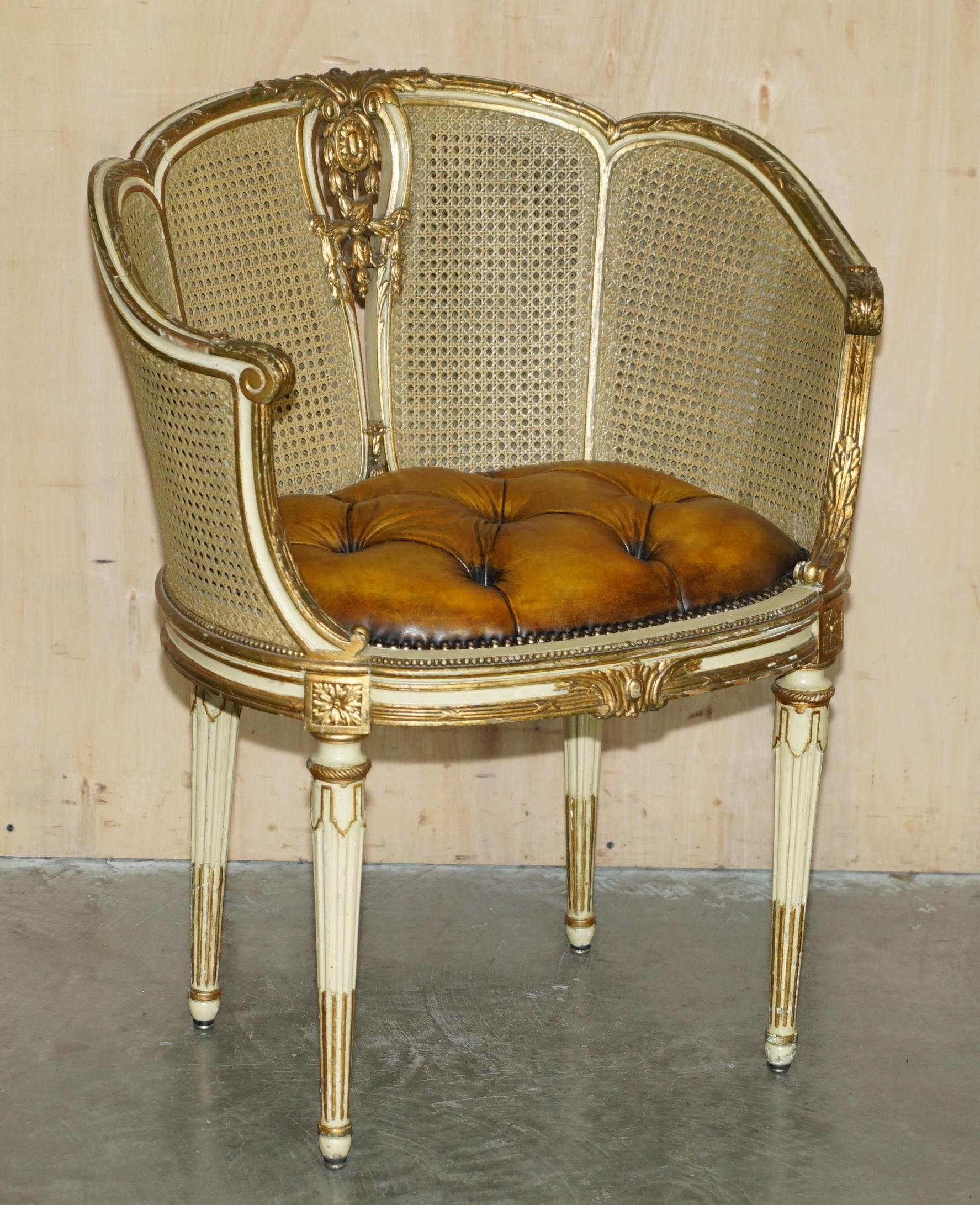 Pieno vittoriano COPPIA DI POLTRONE Chesterfield RESTAURATE IN PELLE FRANCA CIR 1880 BERGERE in vendita