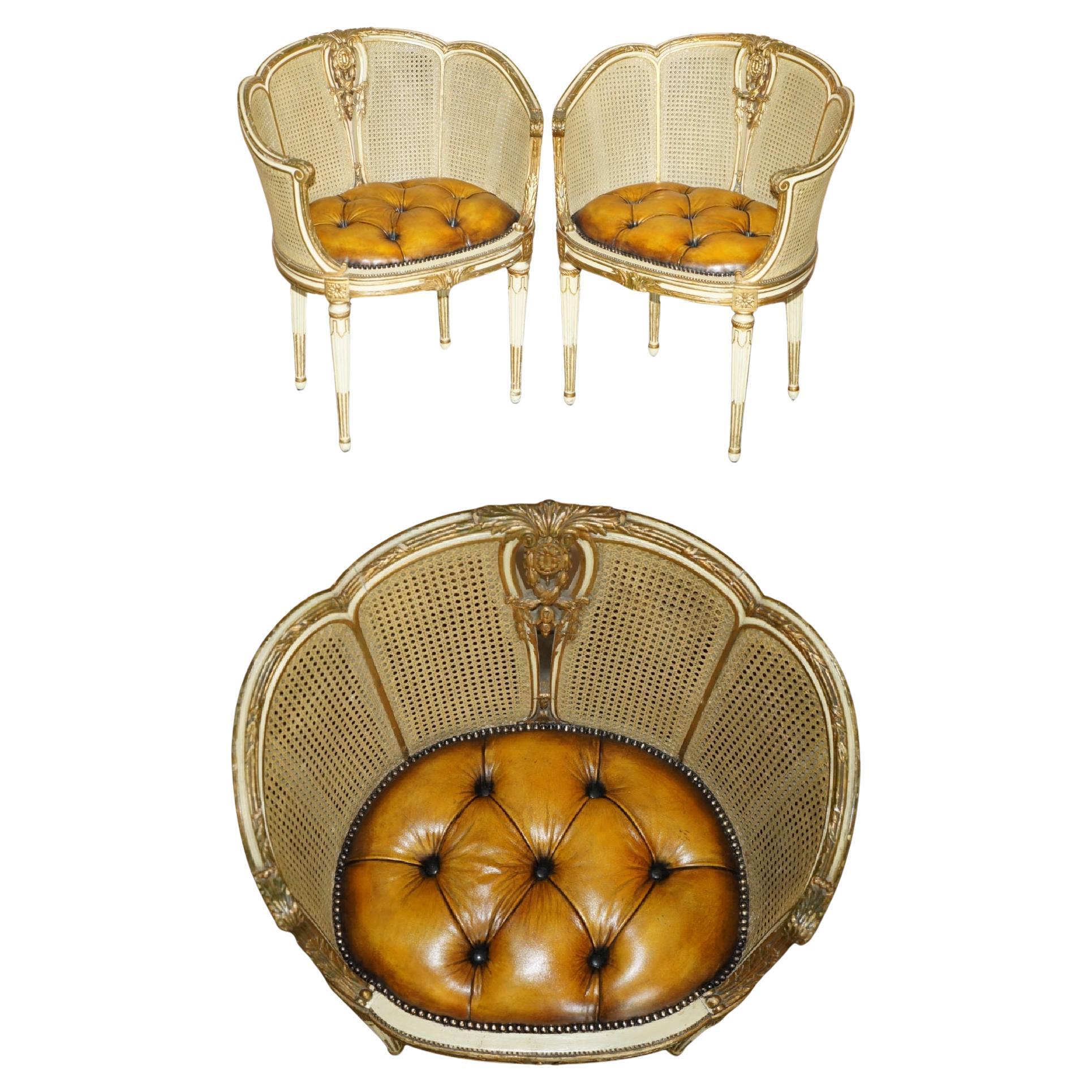 COPPIA DI POLTRONE Chesterfield RESTAURATE IN PELLE FRANCA CIR 1880 BERGERE