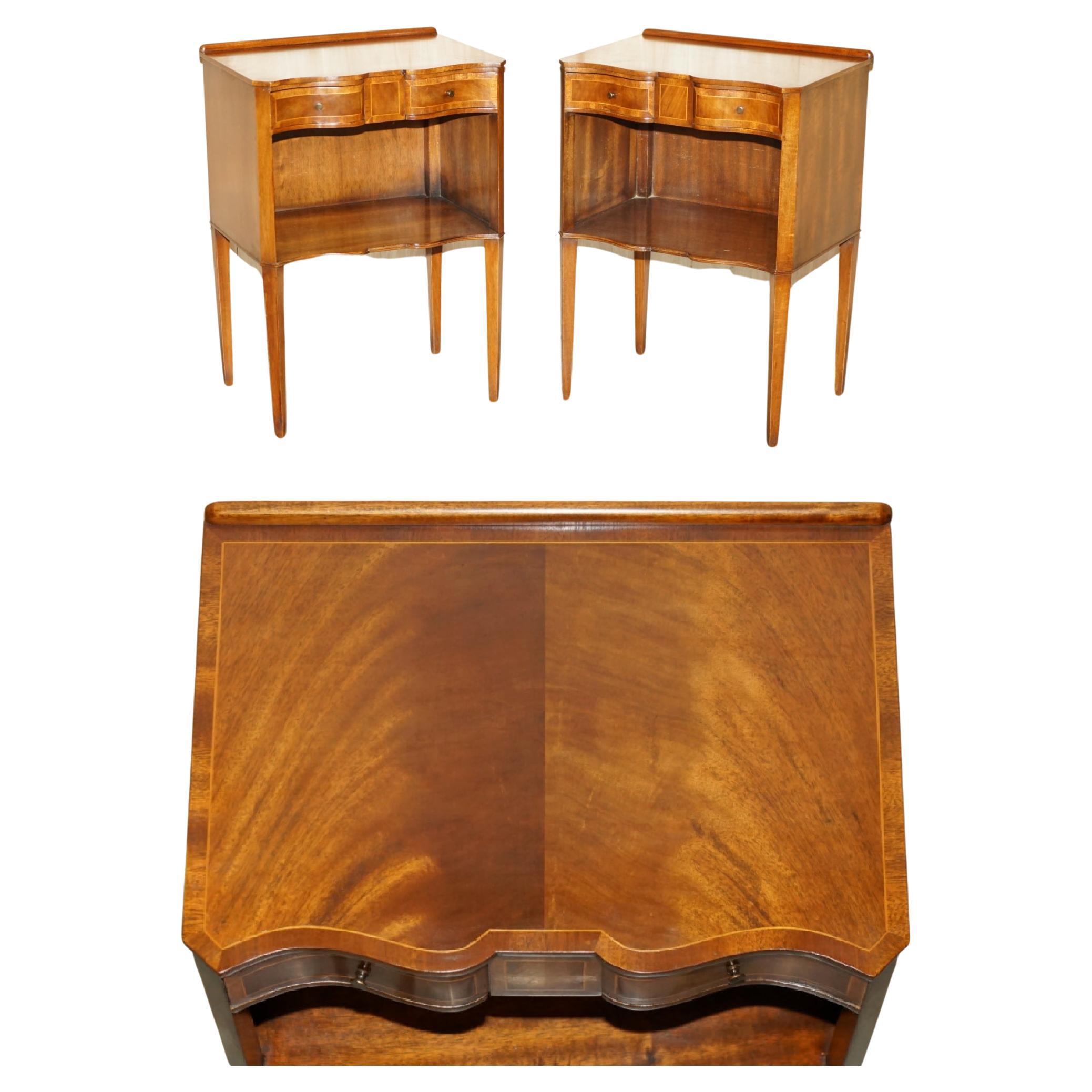 PAiR OF ANTIQUE RESTORED SERPENTINE FRONTED FLAMED HARDWOOD SIDE END LAMP TABLES For Sale
