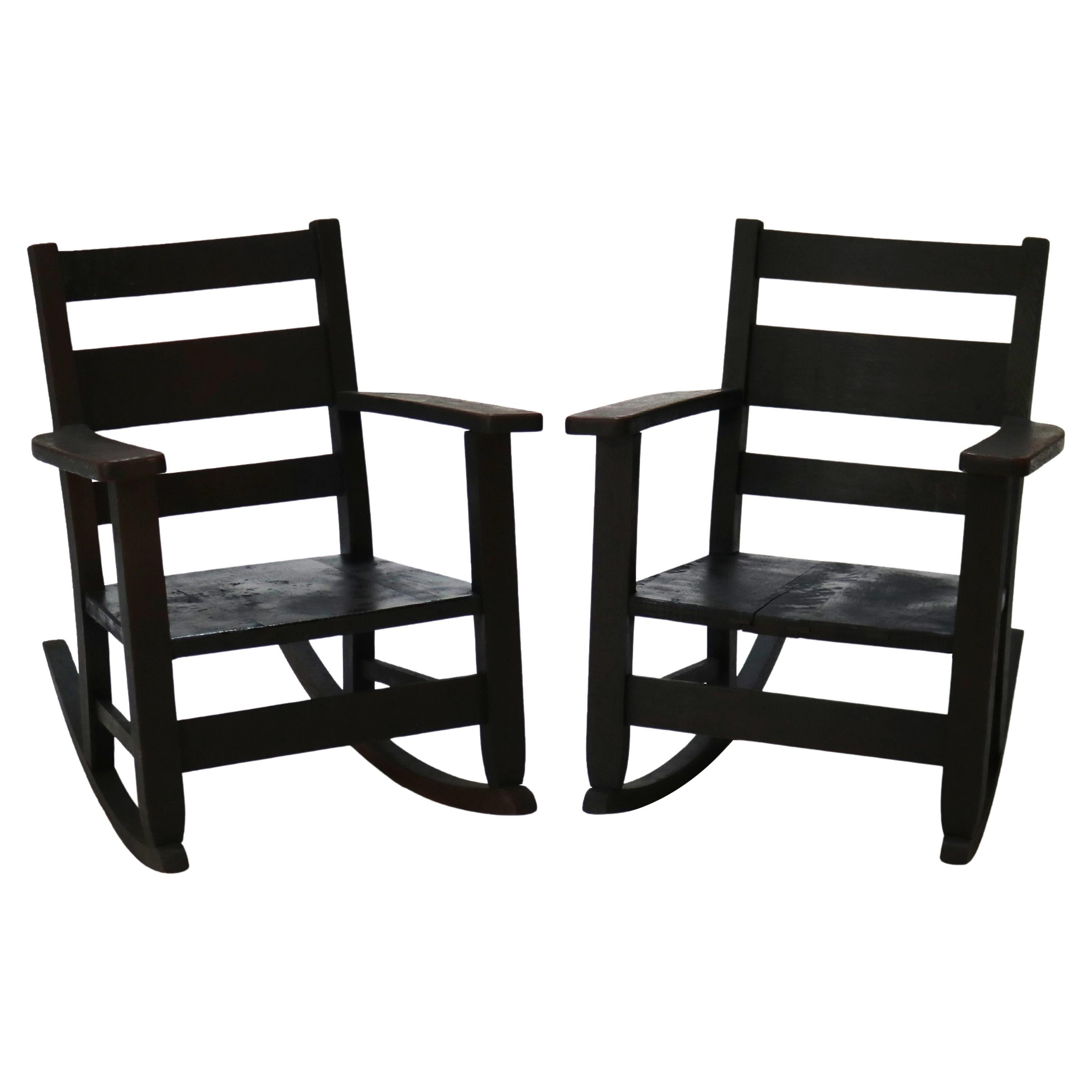 Coppia di sedie a dondolo antiche RH Conant
s Sons Mission Arts 
Crafts c1910 in vendita