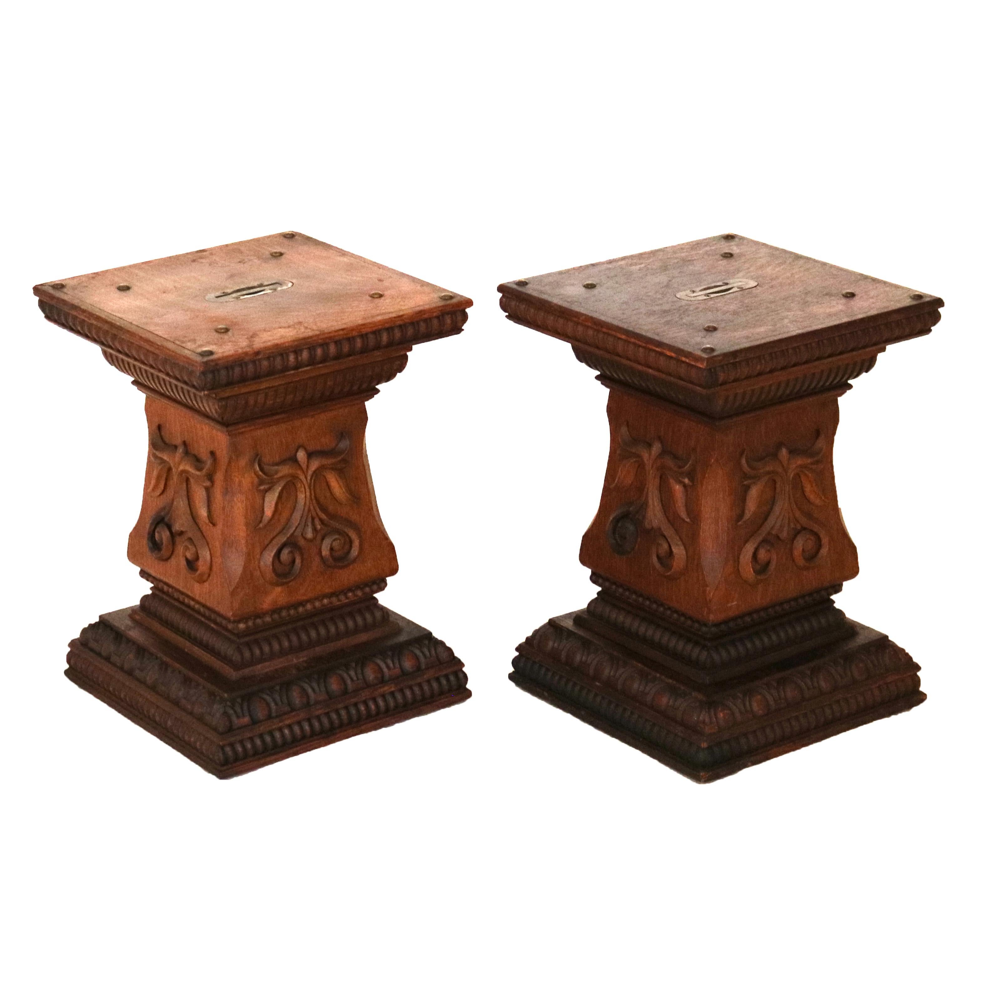 Pareja de relojes antiguos RJ Horner Attr. Pedestales Escultura Foliada de Roble Tallado C1900 en venta 2