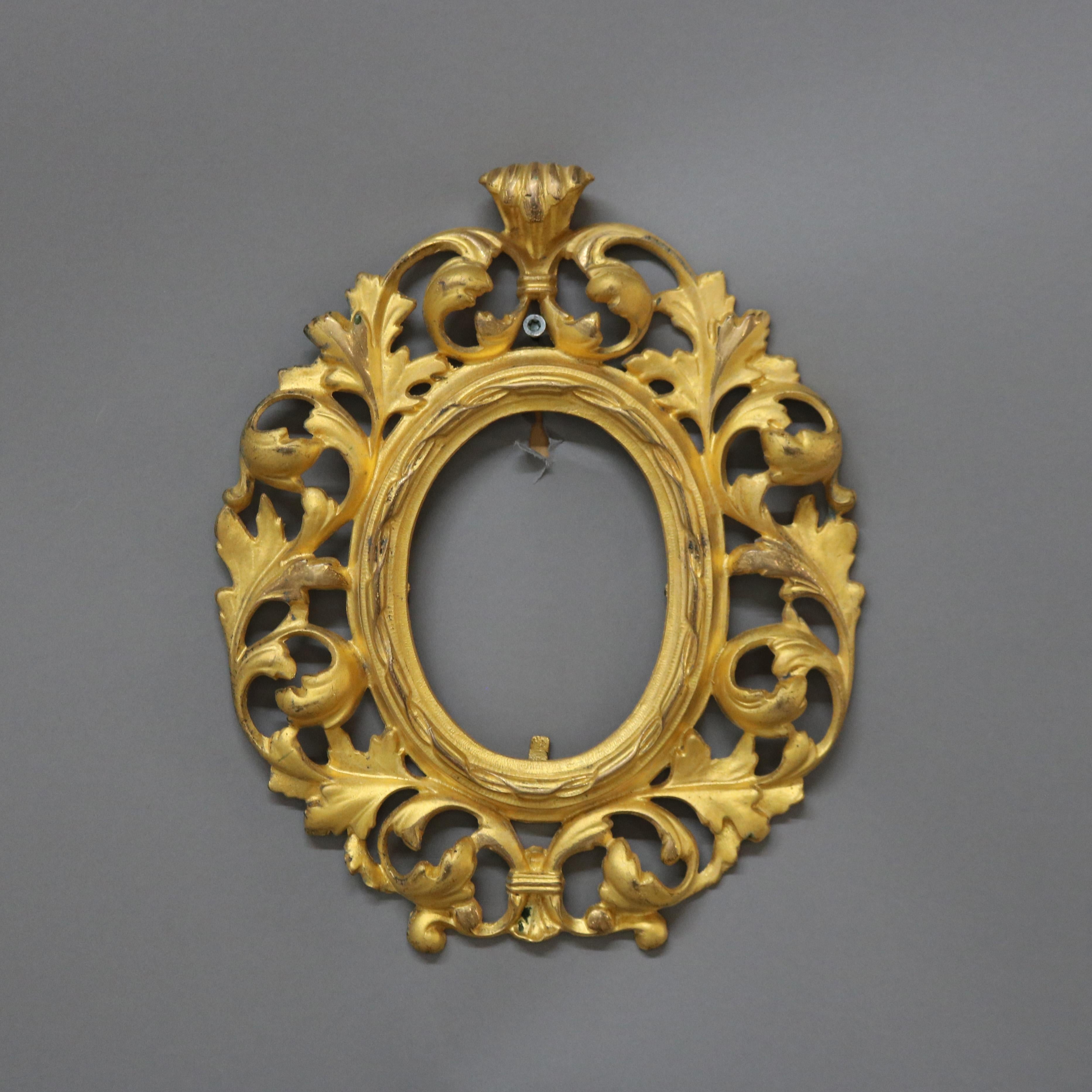 Pareja de marcos antiguos rococó de bronce dorado con forma foliada C1900 en Bueno estado para la venta en Big Flats, NY