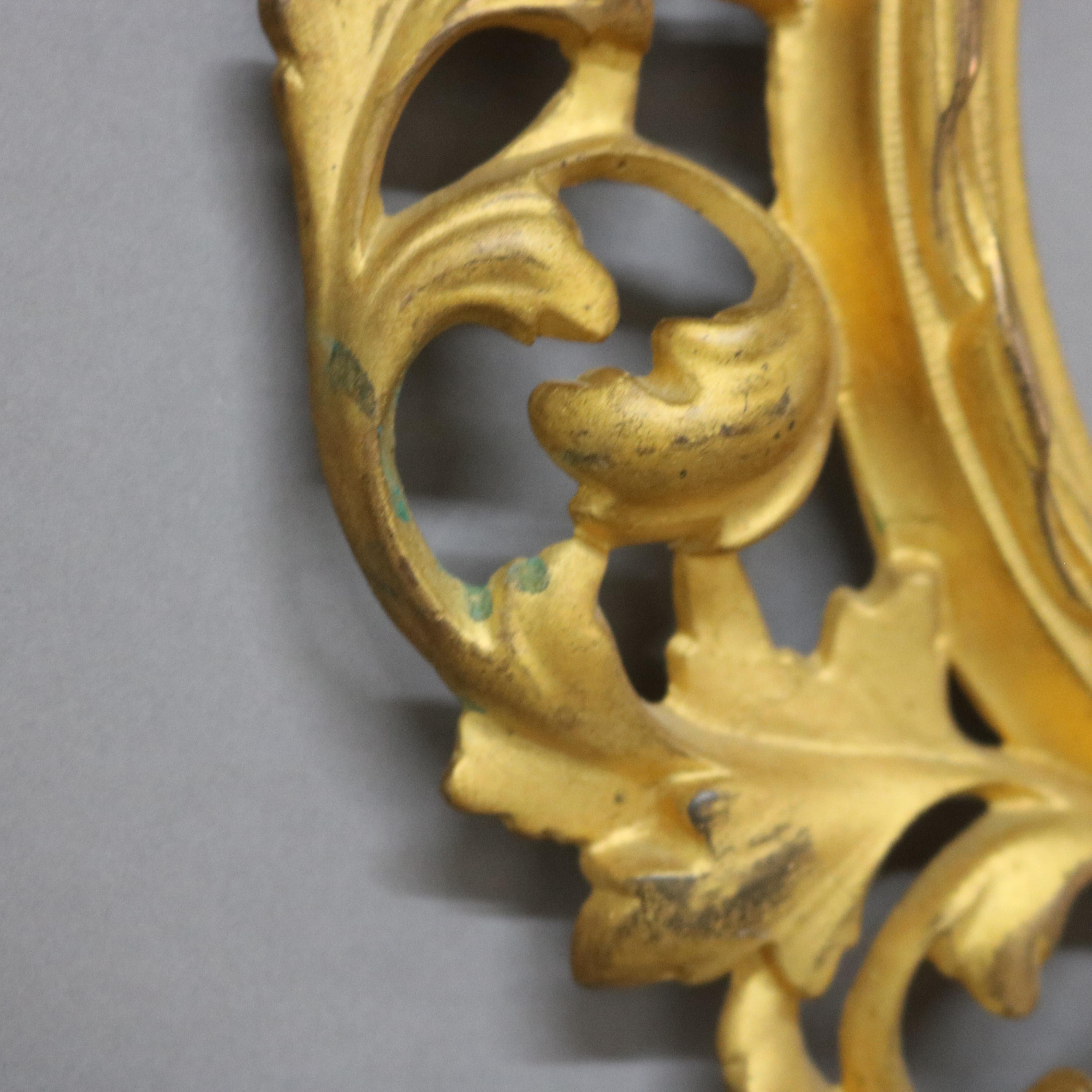 Pareja de marcos antiguos rococó de bronce dorado con forma foliada C1900 siglo XX en venta