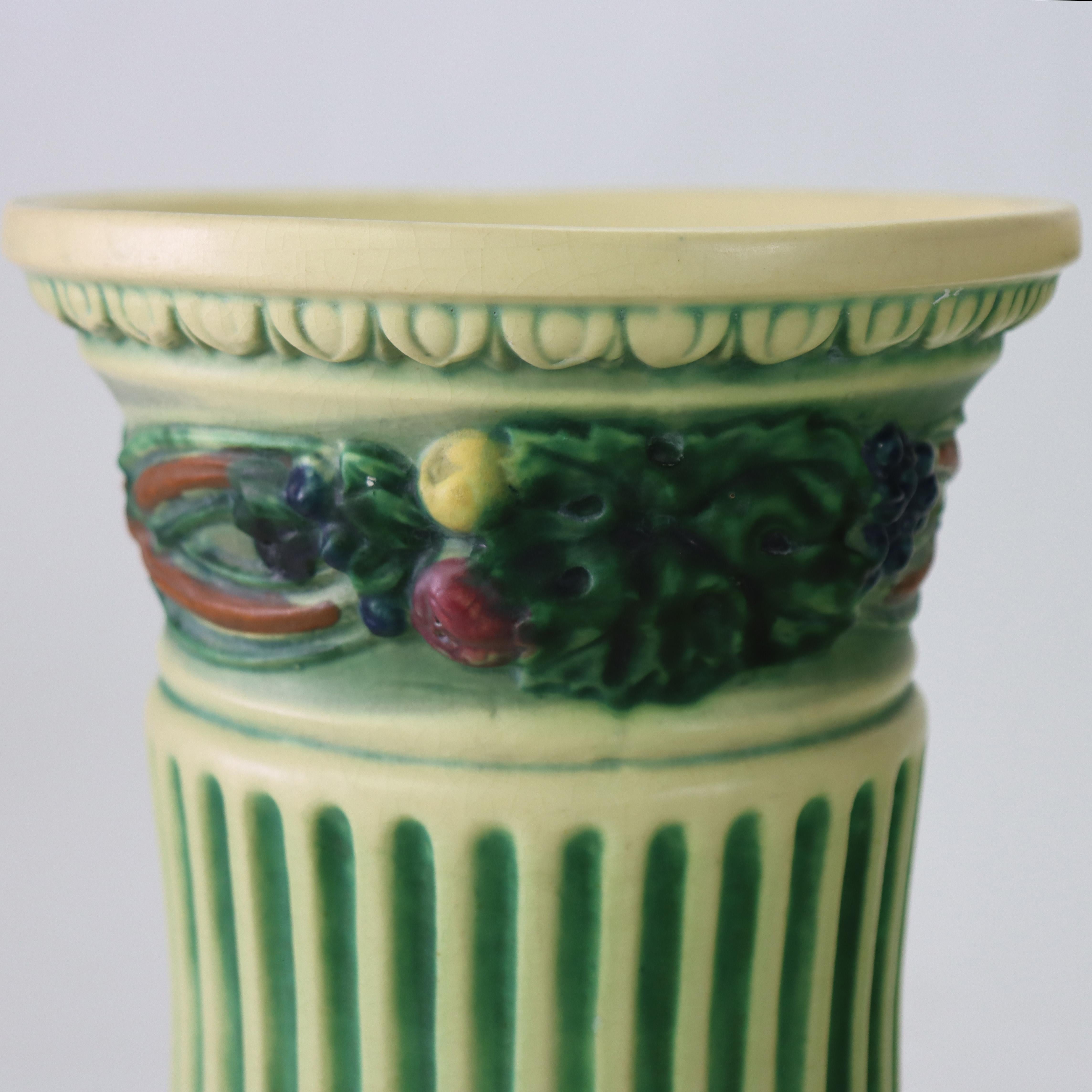 Paire de vases anciens en Roseville Art Pottery à motif corinthien c1930 Bon état - En vente à Big Flats, NY