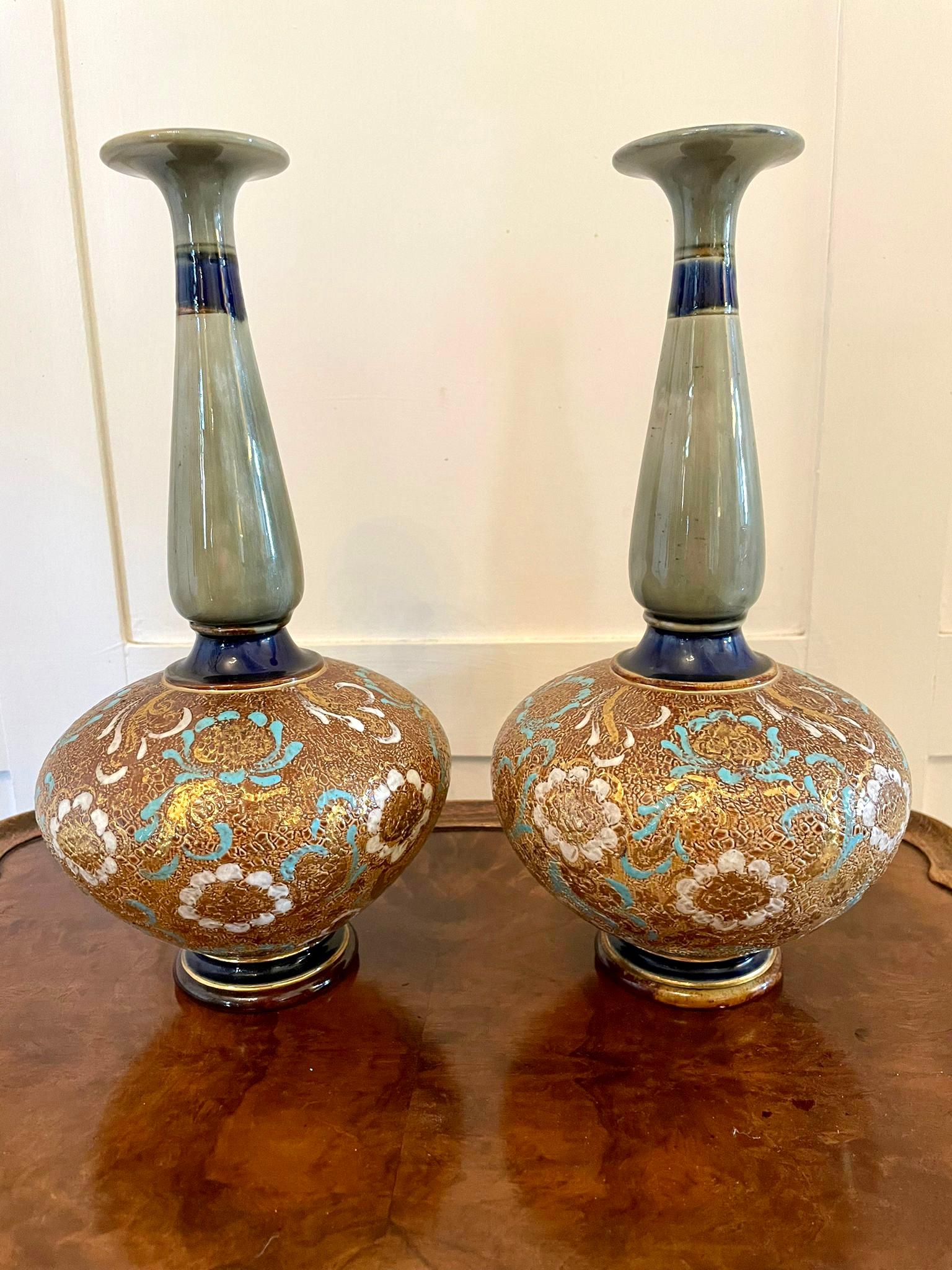 Paar antike Royal Doulton-Vasen (Englisch)