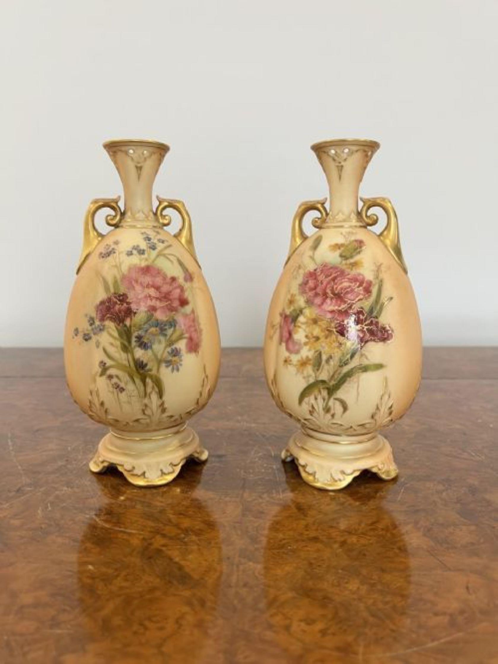 Pair of antique Royal Worcester vases In Good Condition For Sale In Ipswich, GB