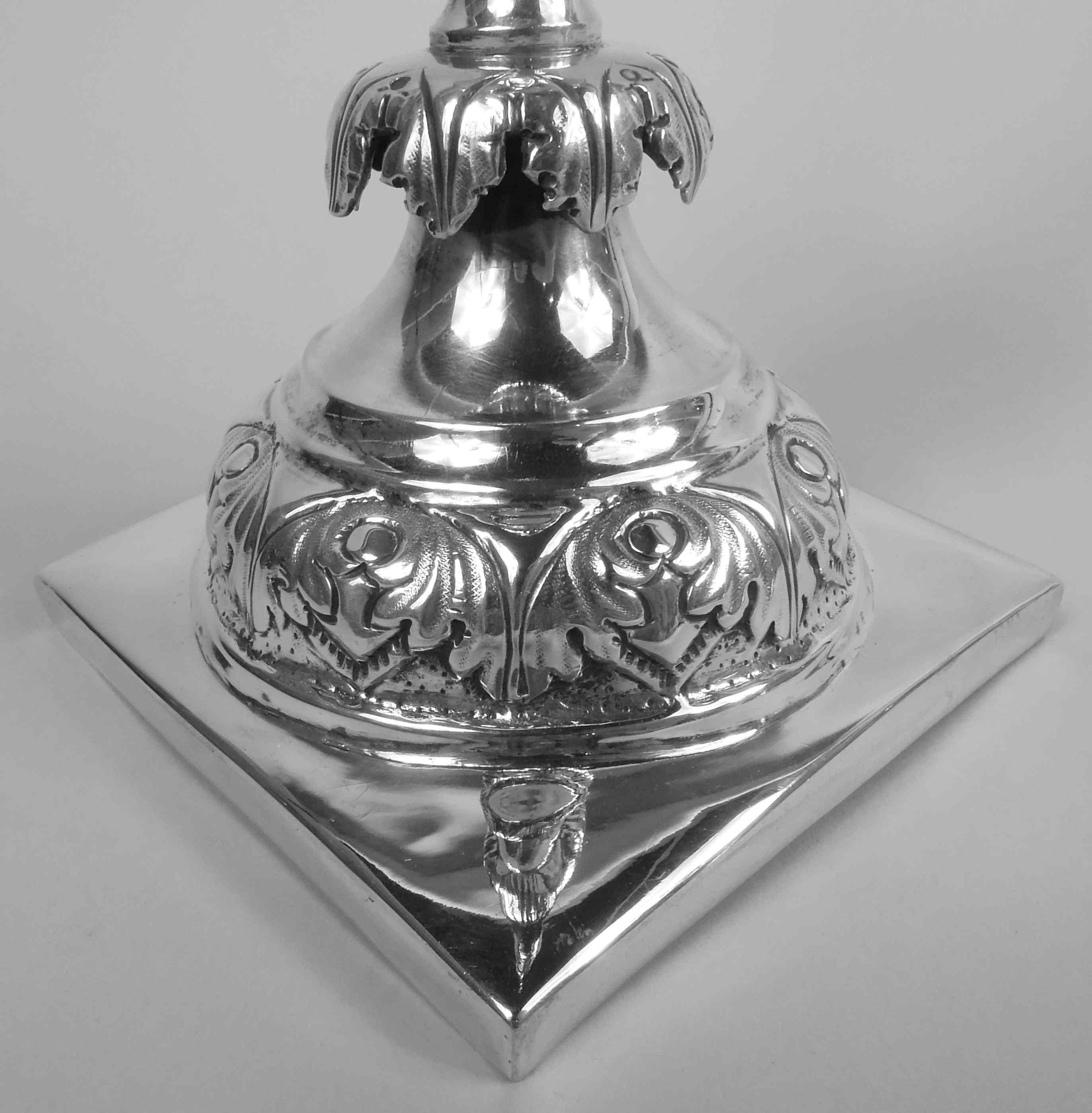 Paar antike russische klassische silberne Kerzenständer aus Silber   im Angebot 1