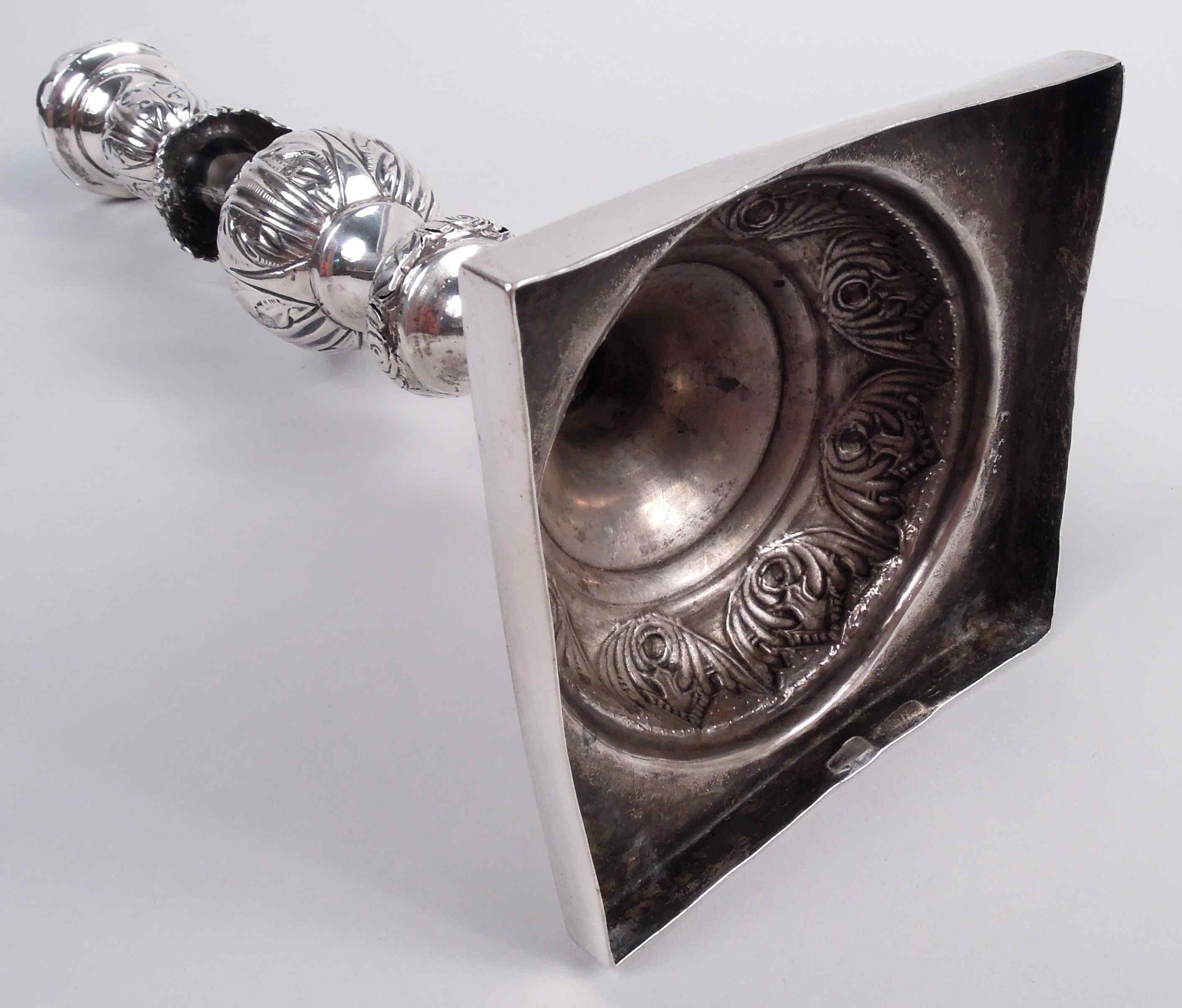 Paar antike russische klassische silberne Kerzenständer aus Silber   im Angebot 2