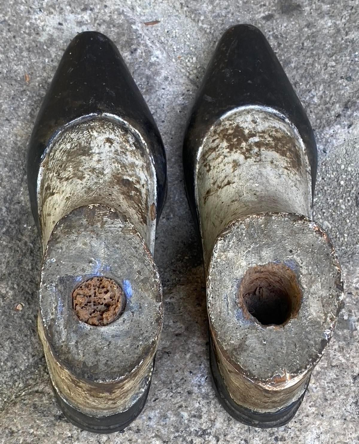 Paar antike Santa Virgin Schuhe im Zustand „Relativ gut“ im Angebot in Los Angeles, CA