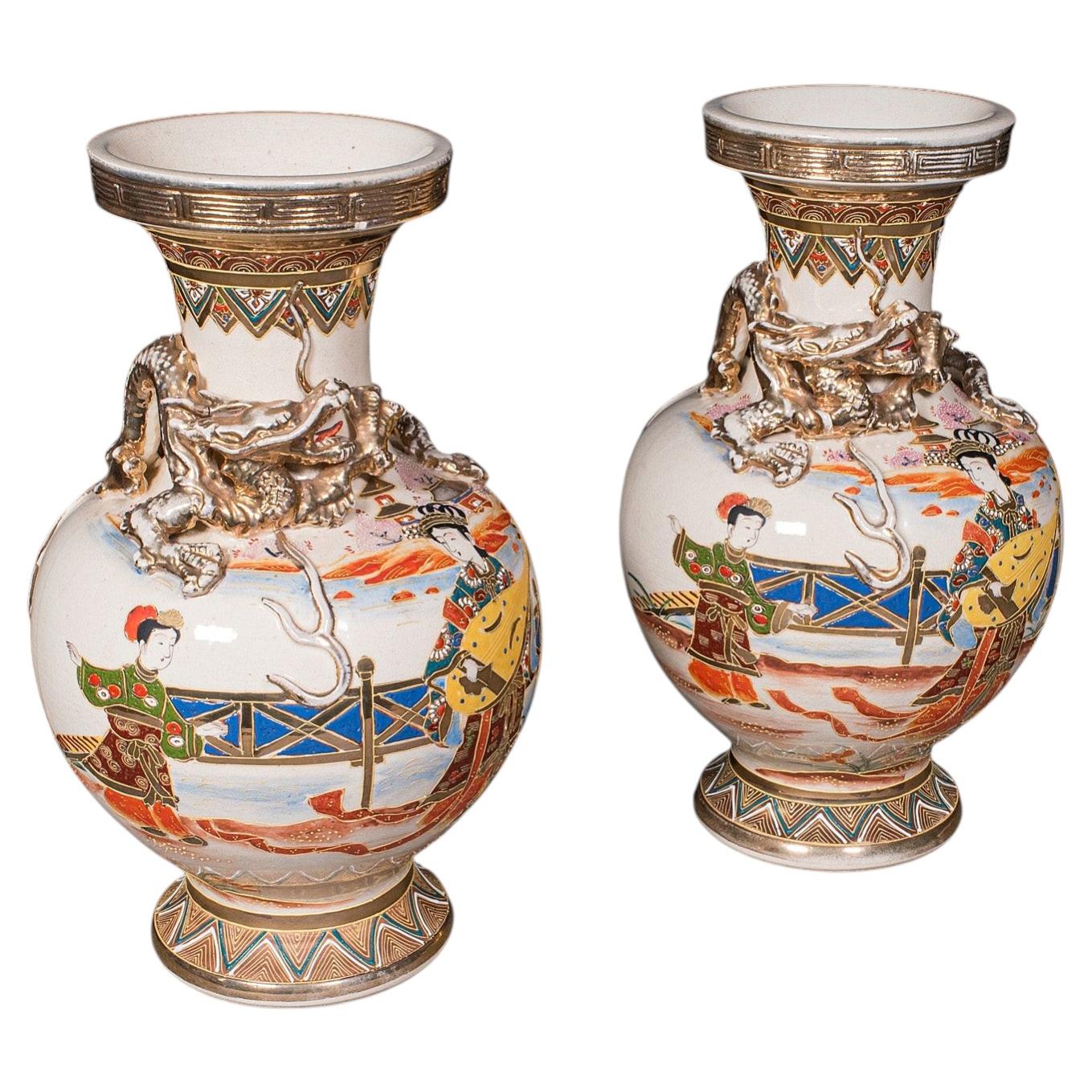 Ein Paar antiker Satsuma-Vasen, japanisch, Keramik, Balusterform, Meiji-Zeit, späte viktorianische Zeit im Angebot