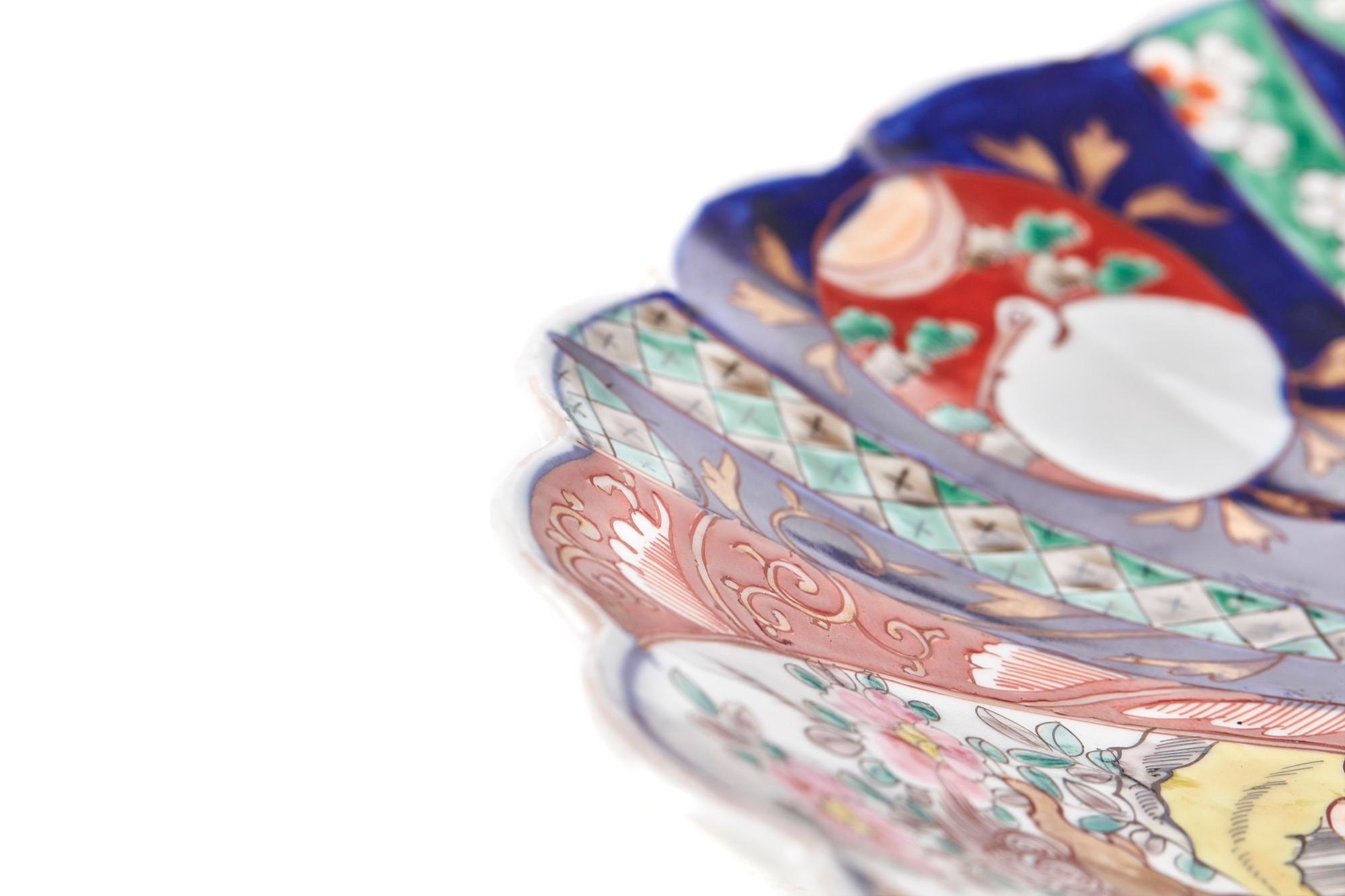 19th Century Pair of Antique Scalloped Edge Japanese Imari Porcelain Dishes
